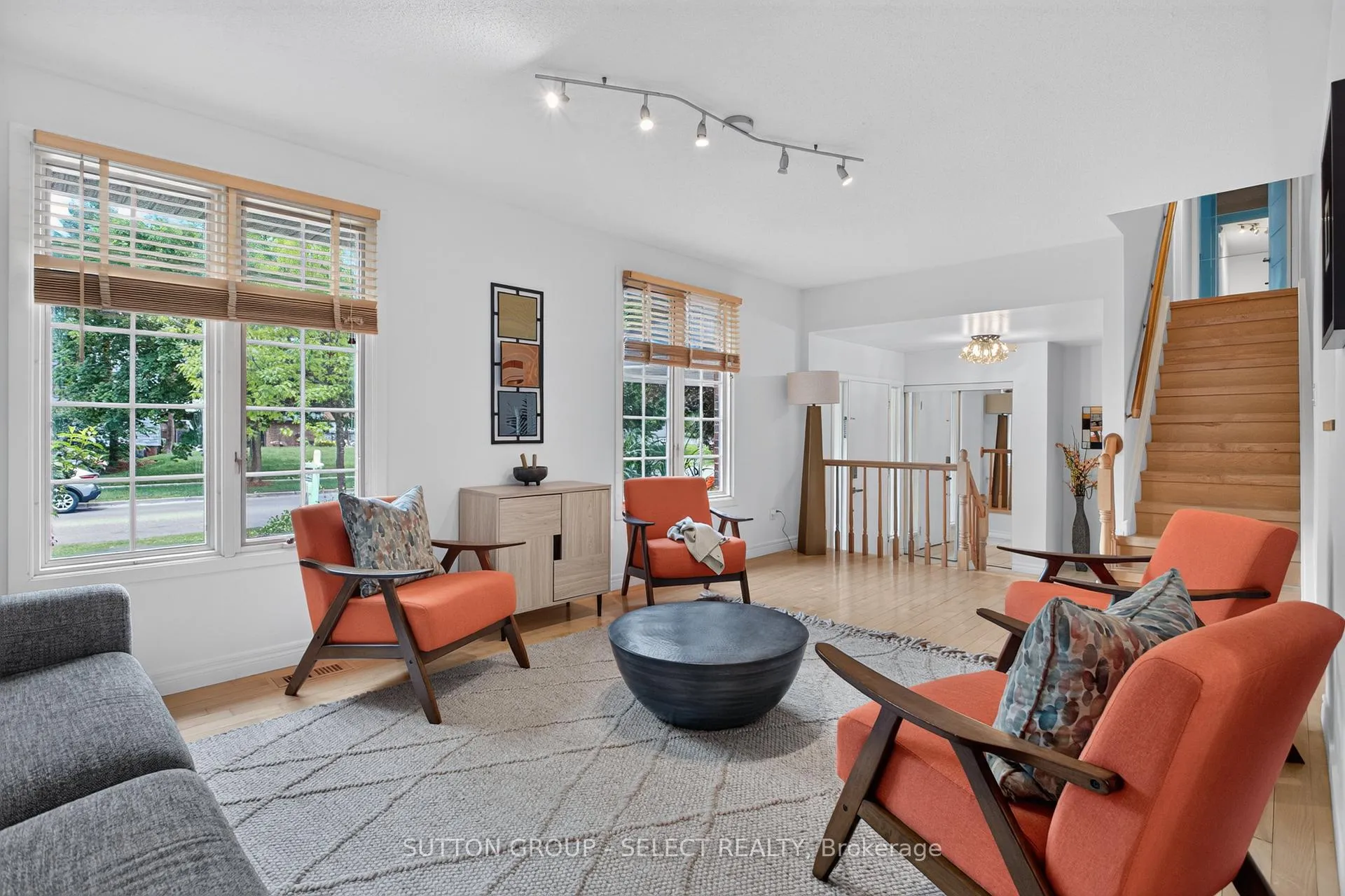 Photo 9 of 574 Cranbrook Road S, London, South M — HOMEH