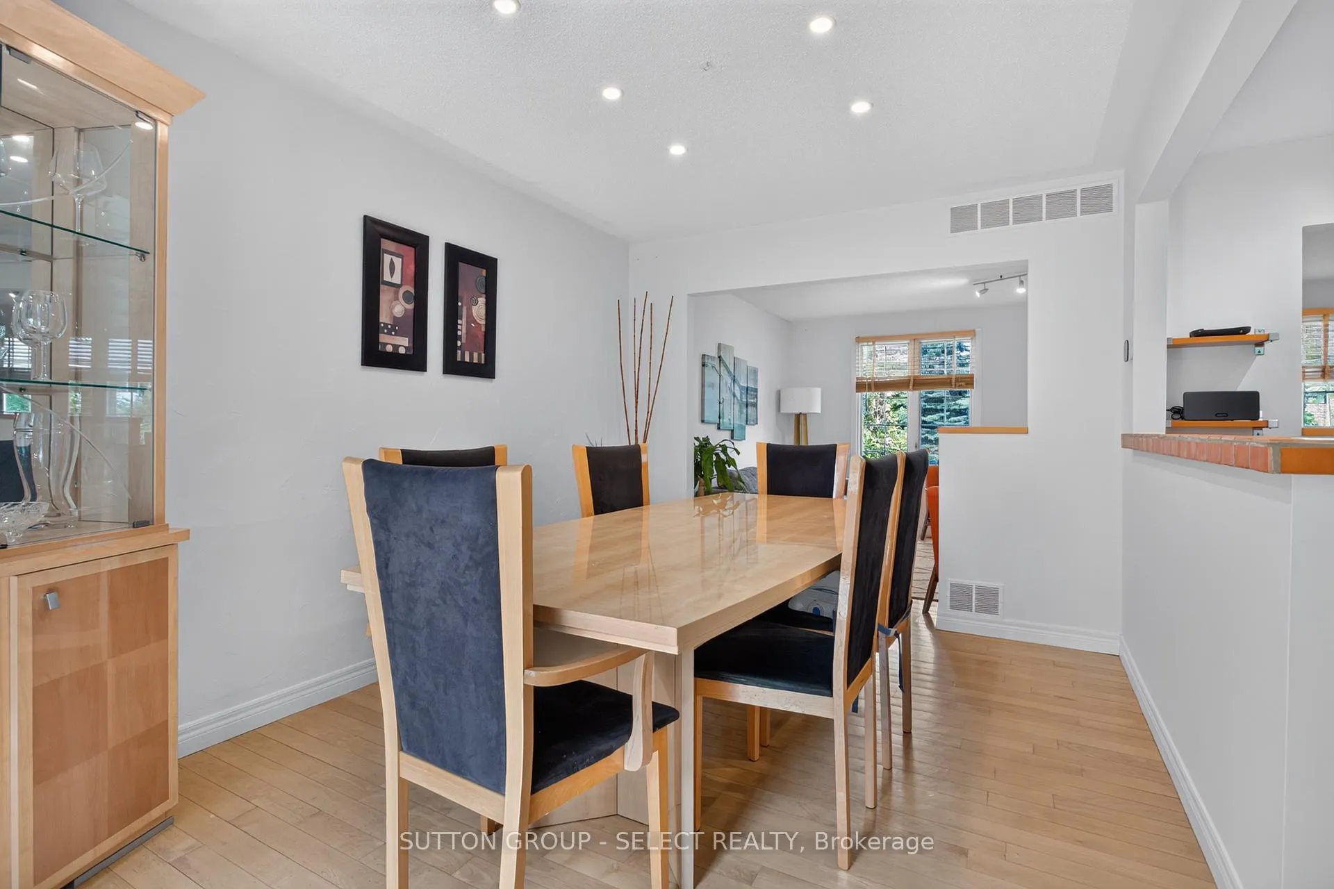 Photo 13 of 574 Cranbrook Road S, London, South M — HOMEH
