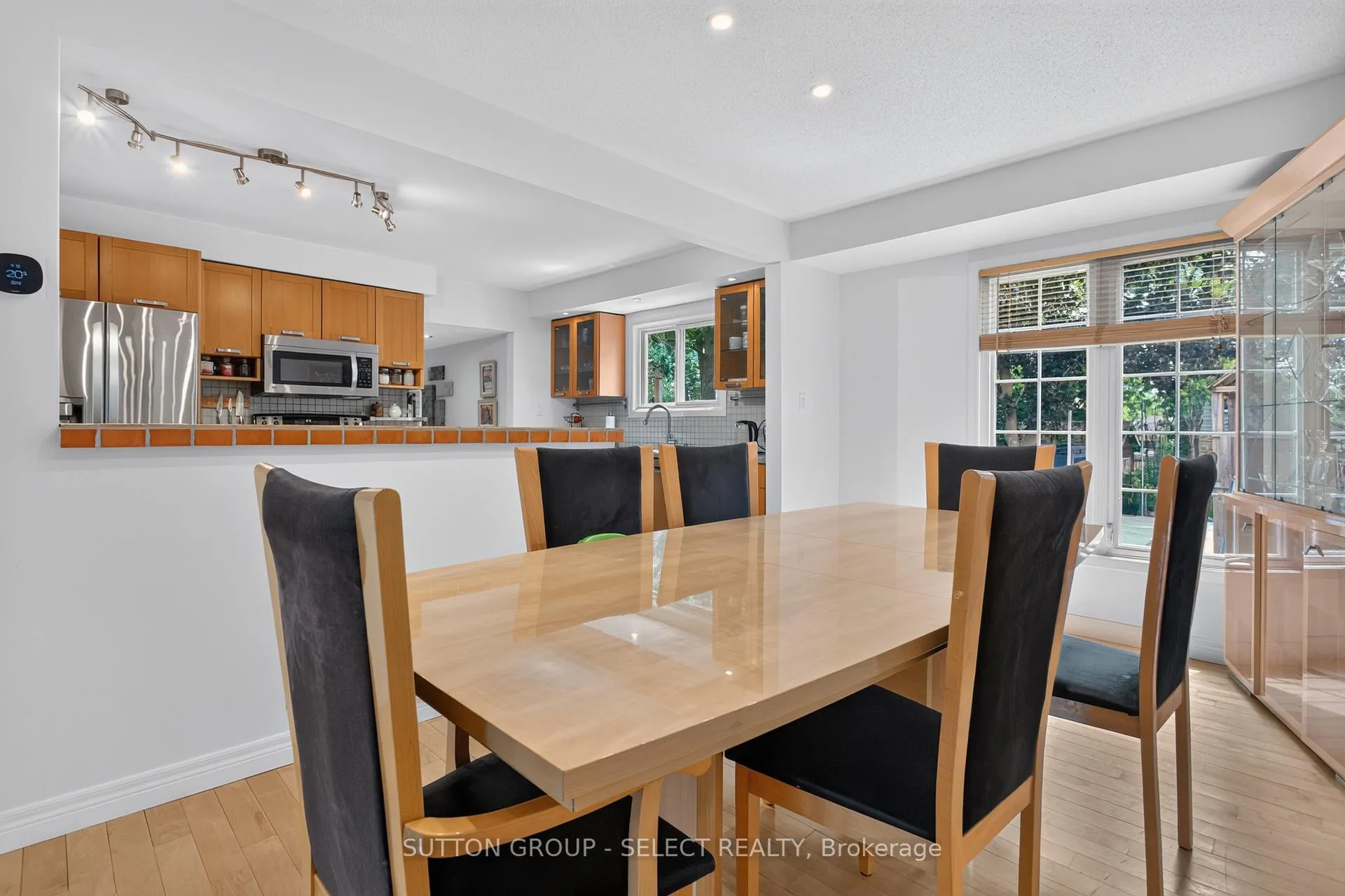 Photo 14 of 574 Cranbrook Road S, London, South M — HOMEH