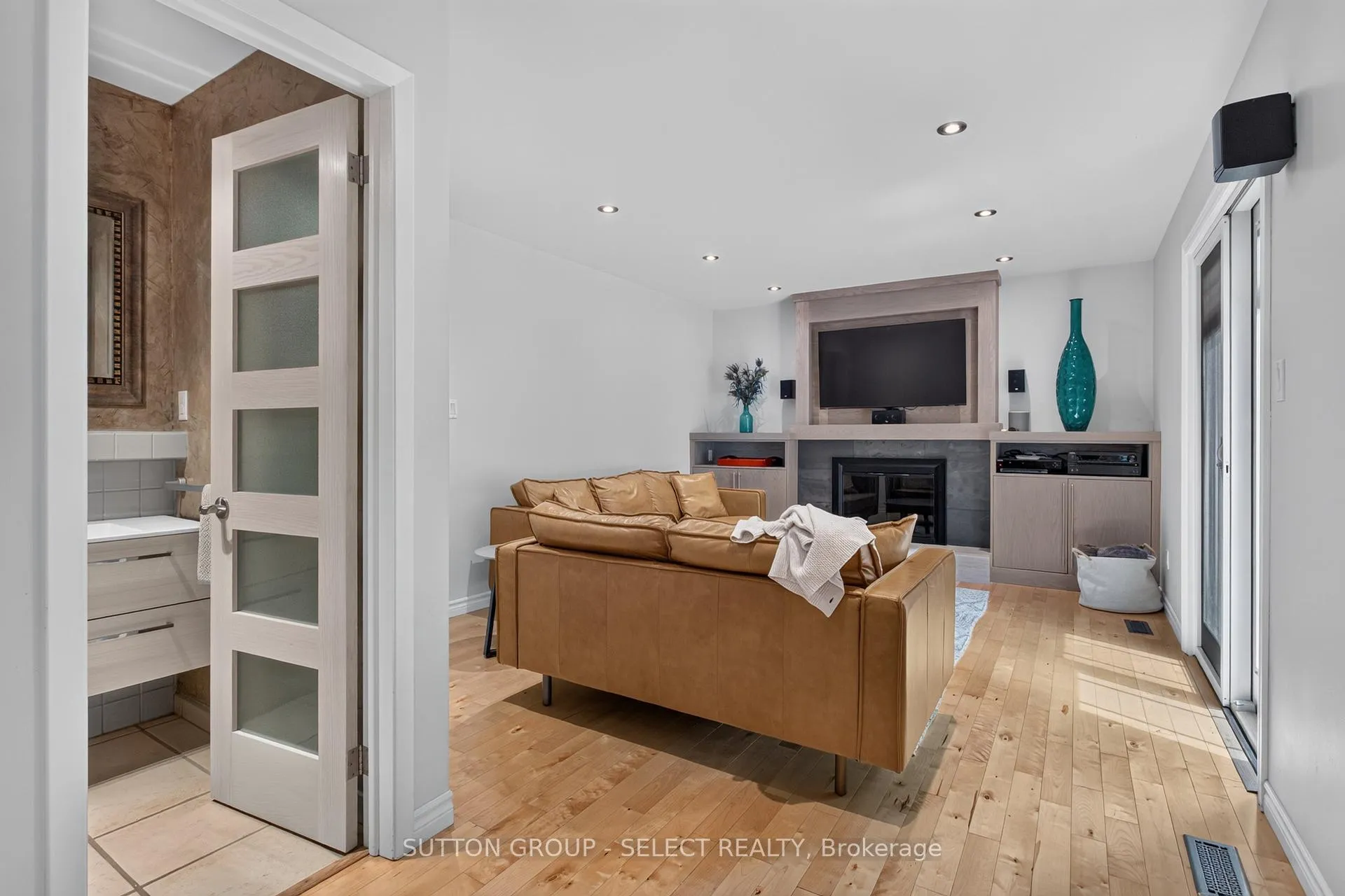 Photo 15 of 574 Cranbrook Road S, London, South M — HOMEH