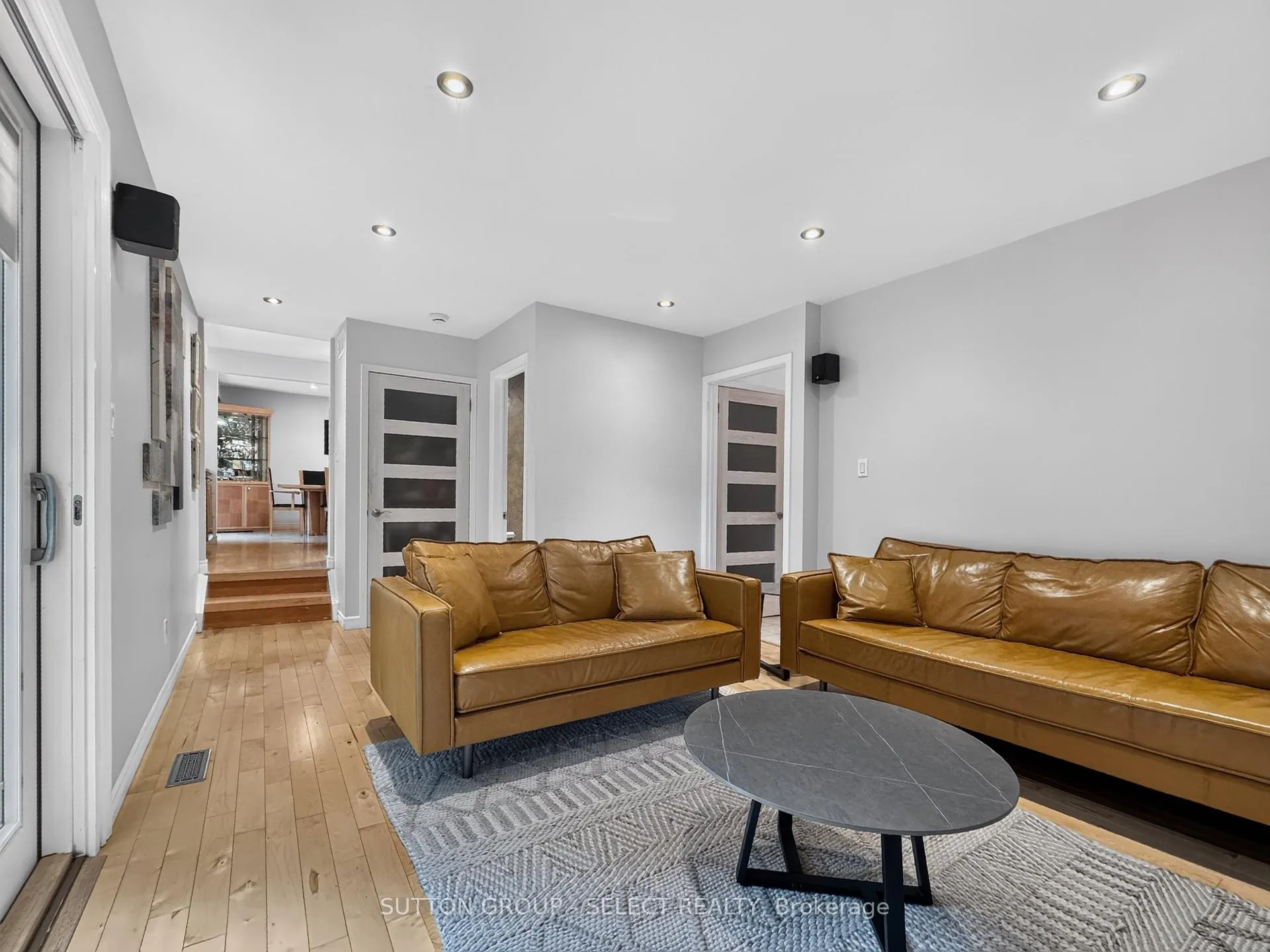 Photo 17 of 574 Cranbrook Road S, London, South M — HOMEH
