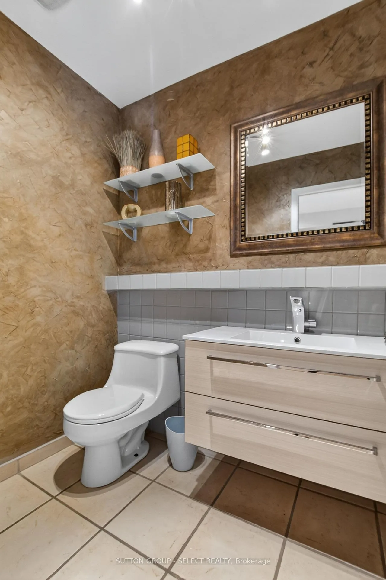 Photo 18 of 574 Cranbrook Road S, London, South M — HOMEH
