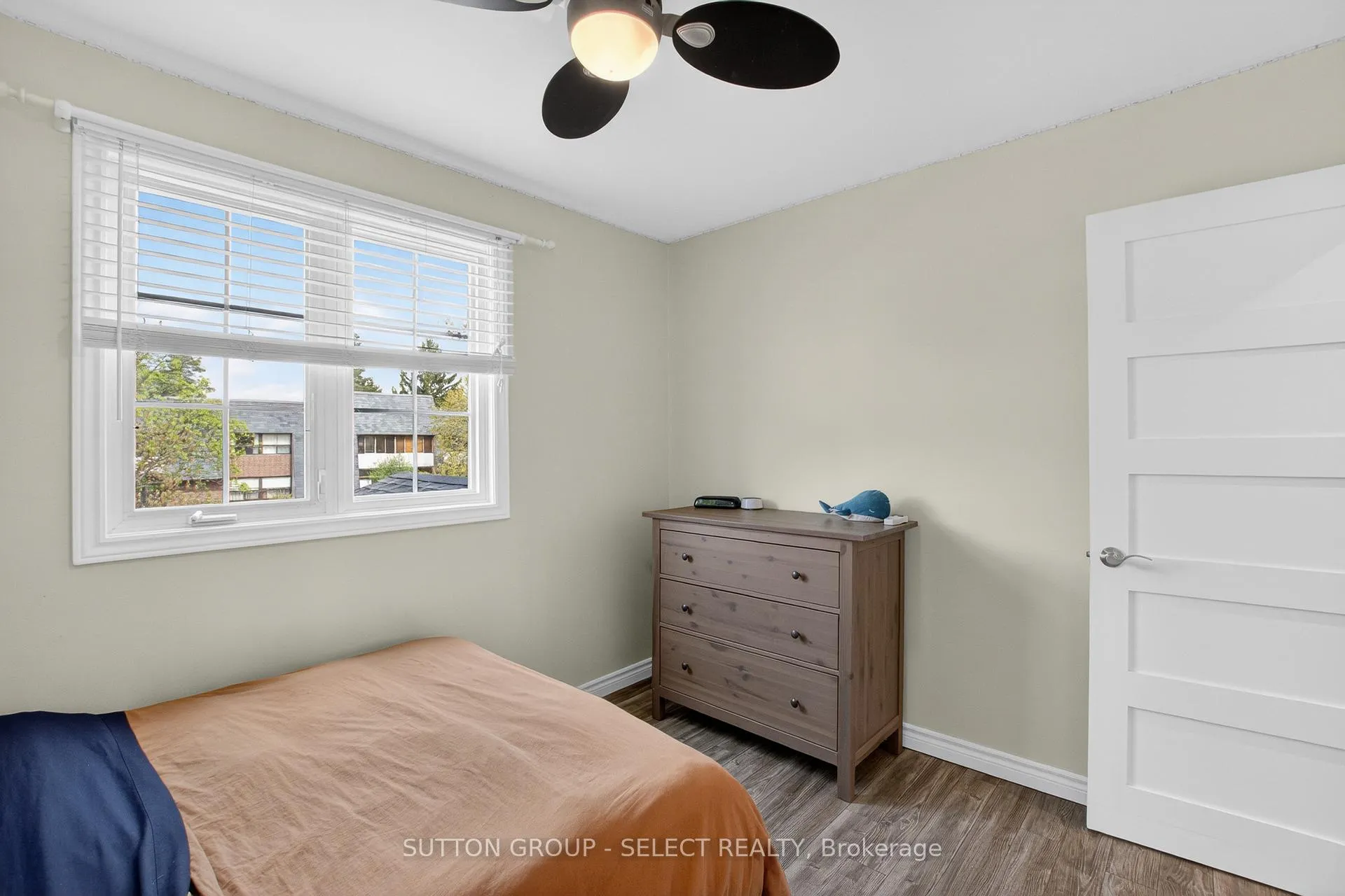 Photo 20 of 574 Cranbrook Road S, London, South M — HOMEH