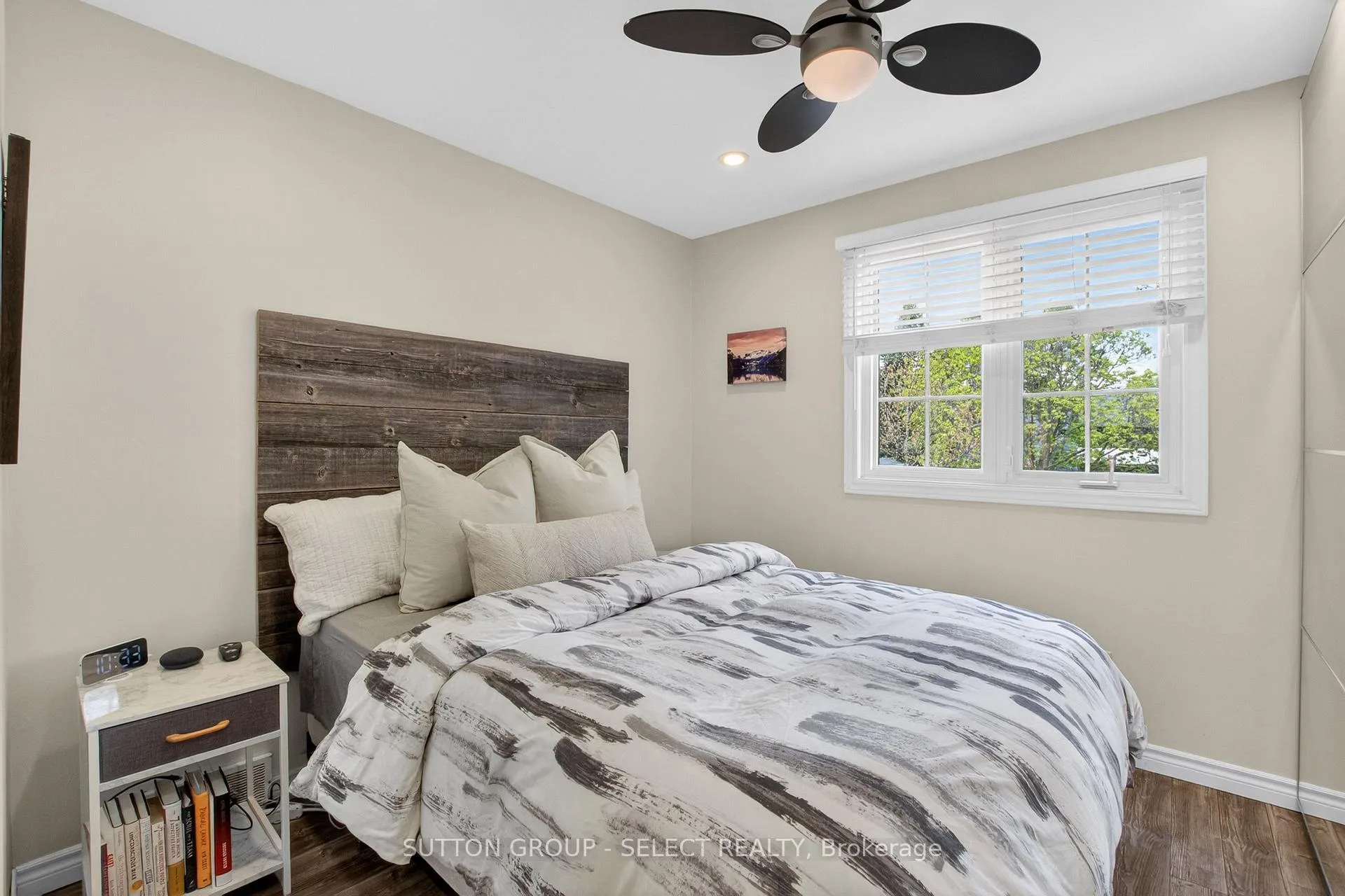 Photo 21 of 574 Cranbrook Road S, London, South M — HOMEH