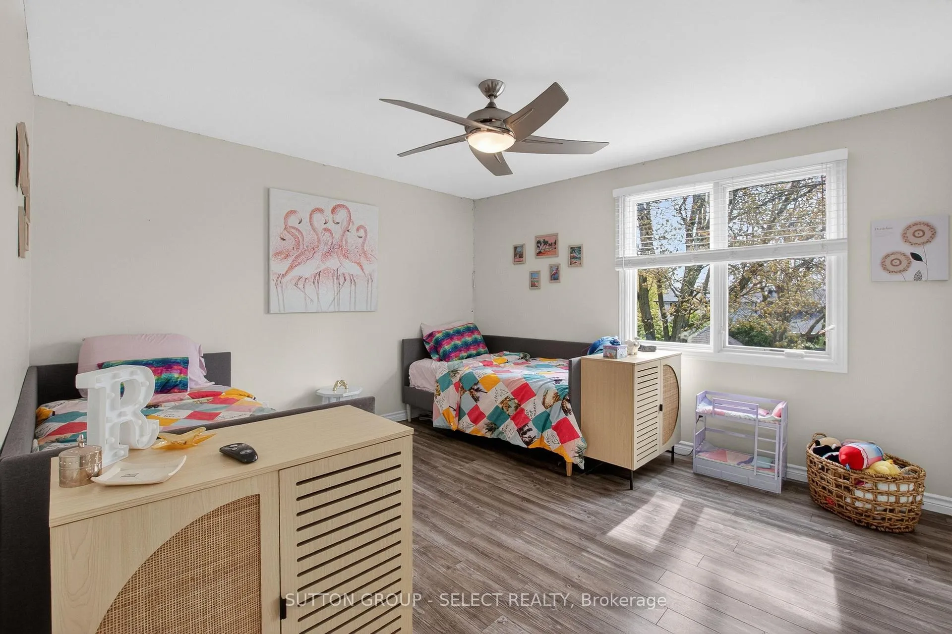 Photo 23 of 574 Cranbrook Road S, London, South M — HOMEH