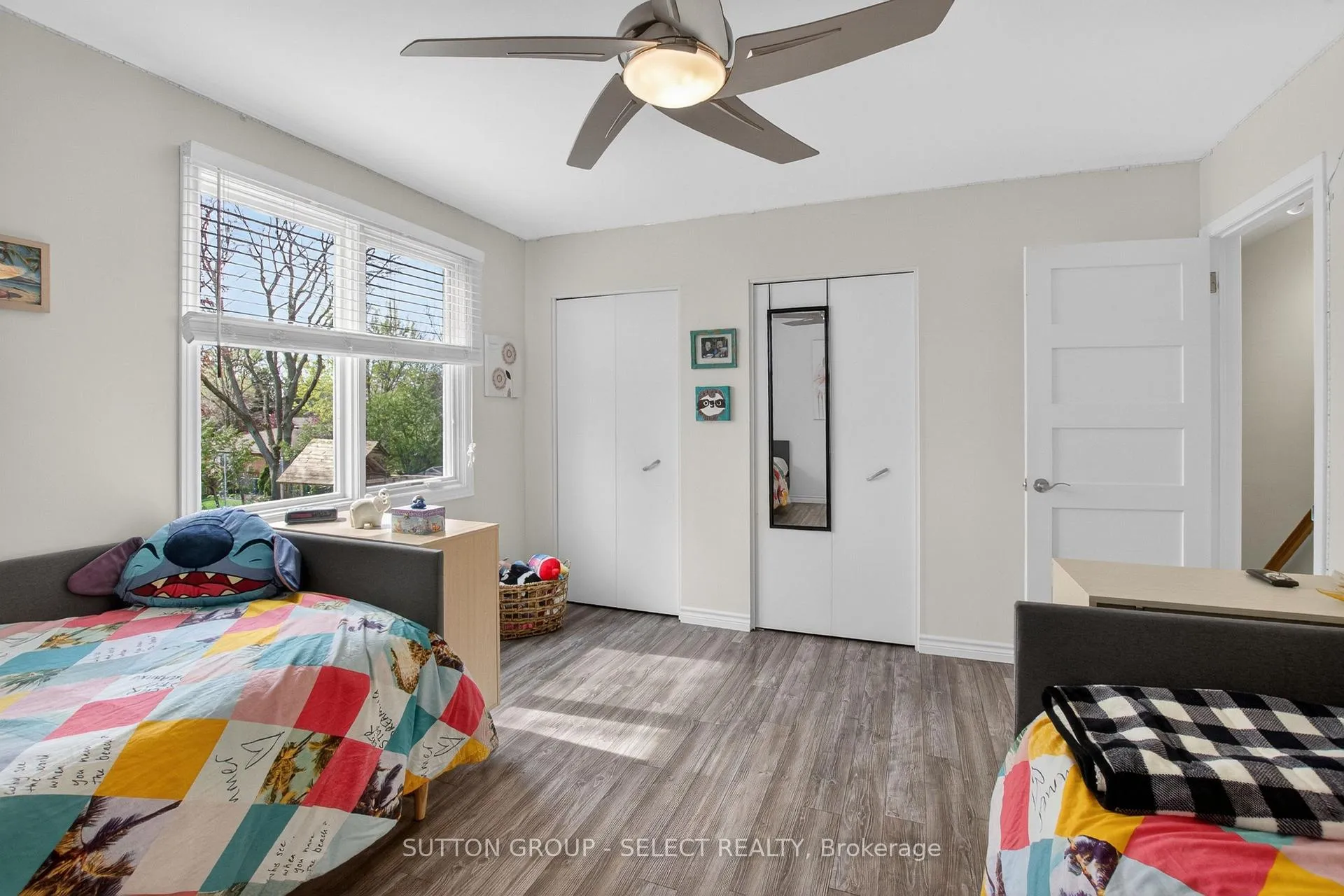 Photo 24 of 574 Cranbrook Road S, London, South M — HOMEH