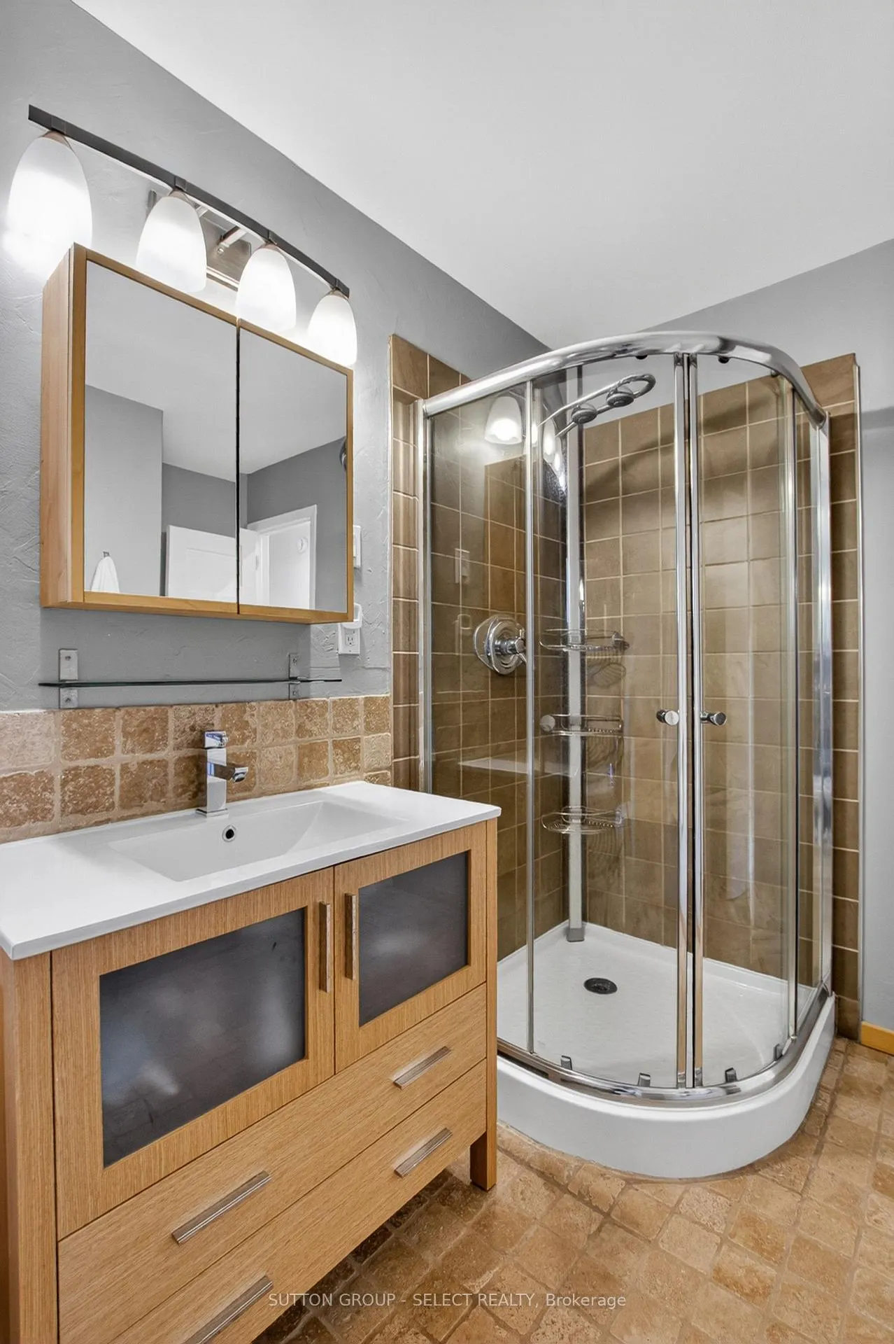 Photo 27 of 574 Cranbrook Road S, London, South M — HOMEH