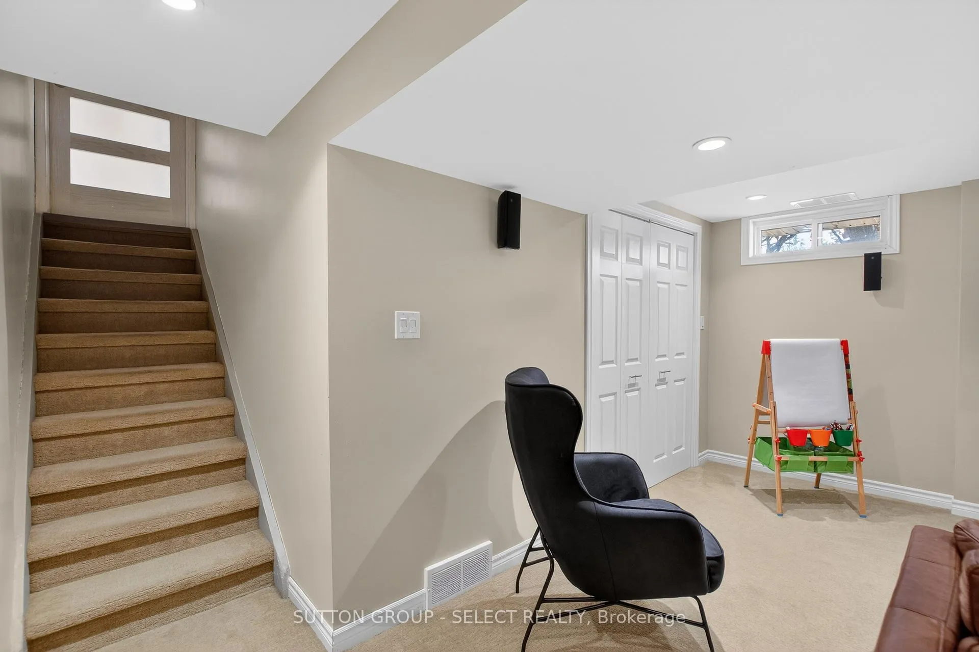Photo 28 of 574 Cranbrook Road S, London, South M — HOMEH