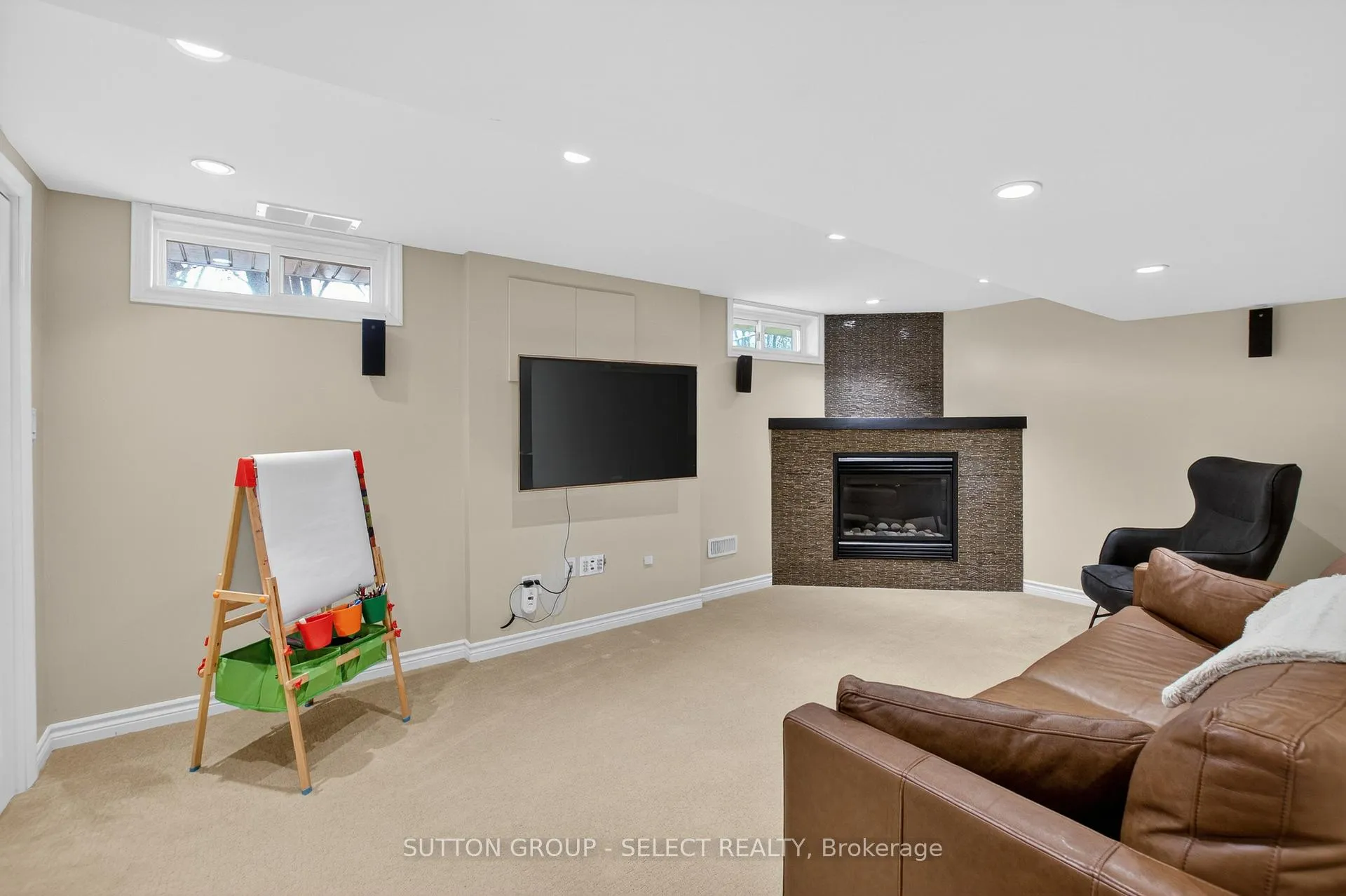 Photo 29 of 574 Cranbrook Road S, London, South M — HOMEH