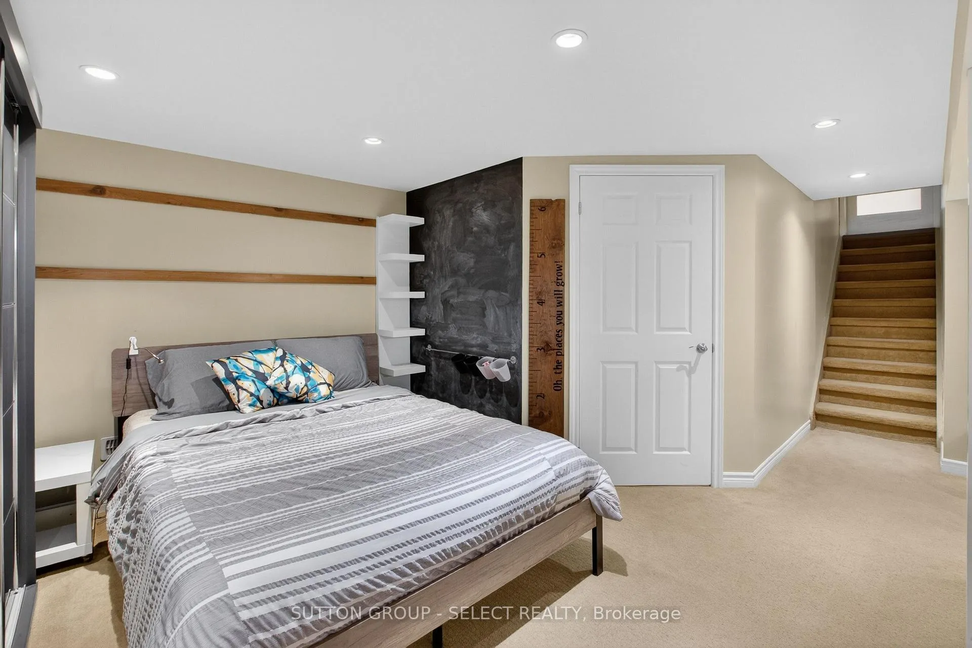 Photo 31 of 574 Cranbrook Road S, London, South M — HOMEH
