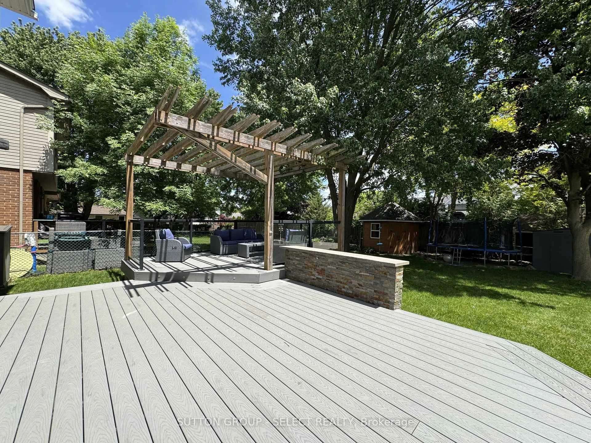 Photo 35 of 574 Cranbrook Road S, London, South M — HOMEH