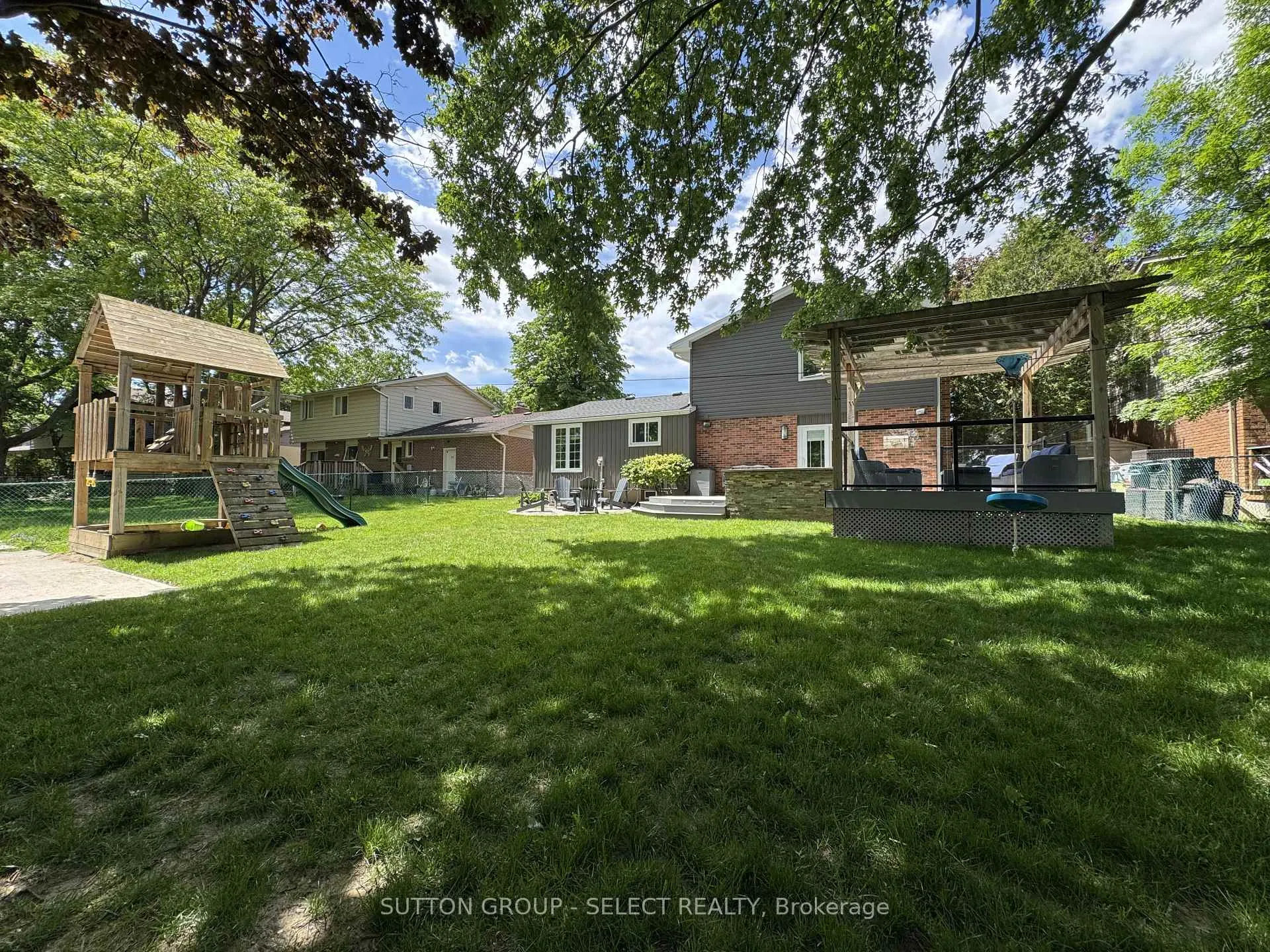 Photo 37 of 574 Cranbrook Road S, London, South M — HOMEH