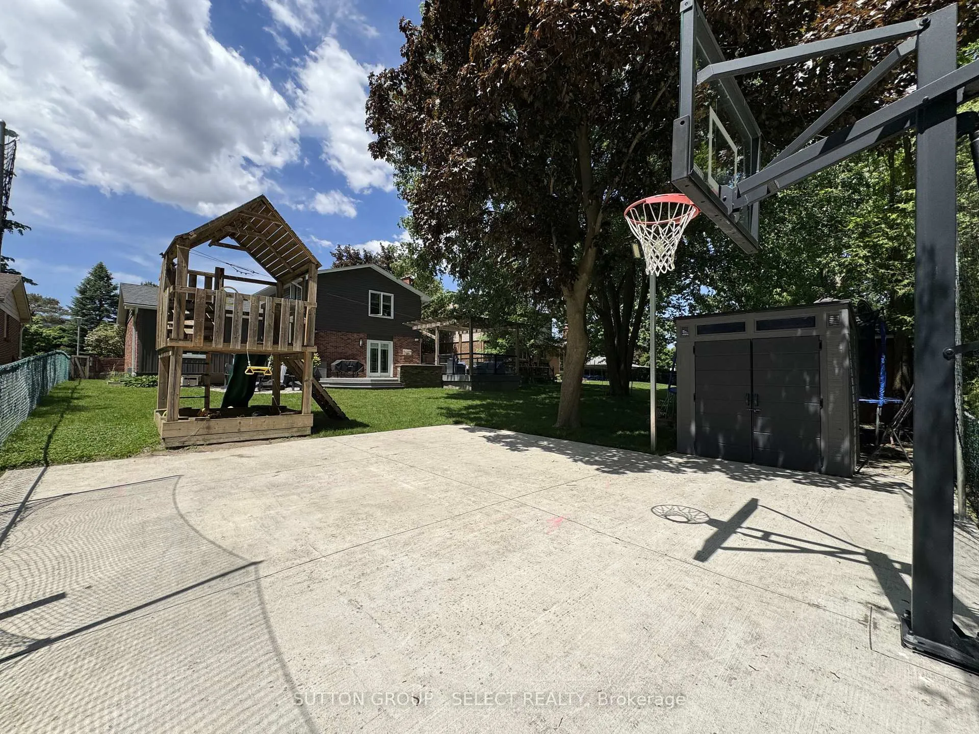 Photo 38 of 574 Cranbrook Road S, London, South M — HOMEH