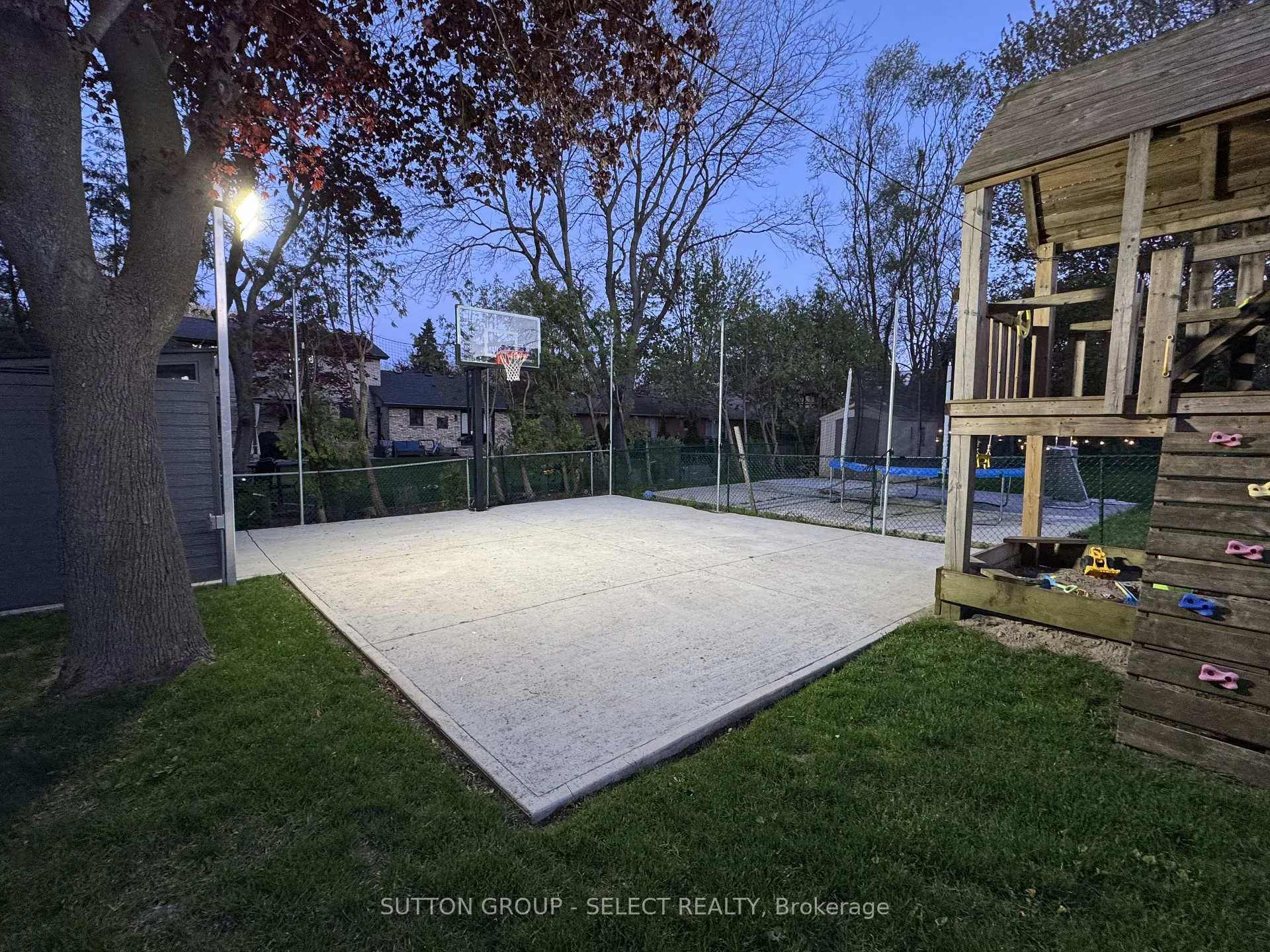 Photo 40 of 574 Cranbrook Road S, London, South M — HOMEH