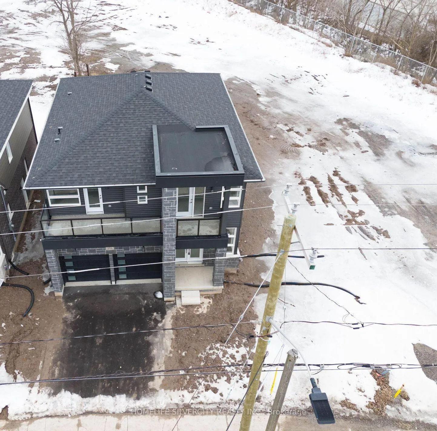 Photo 2 of 215 Southworth Street N, Welland, Lincoln/Crowland — HOMEH