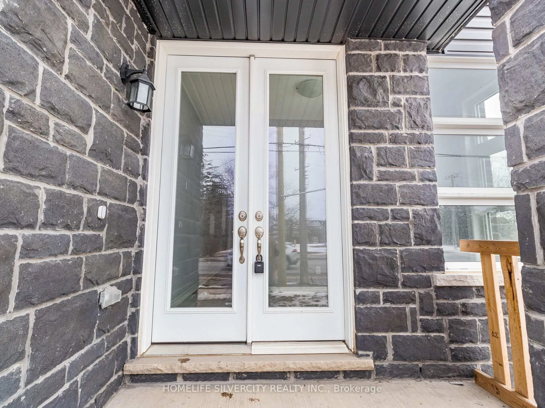 Photo 3 of 215 Southworth Street N, Welland, Lincoln/Crowland — HOMEH