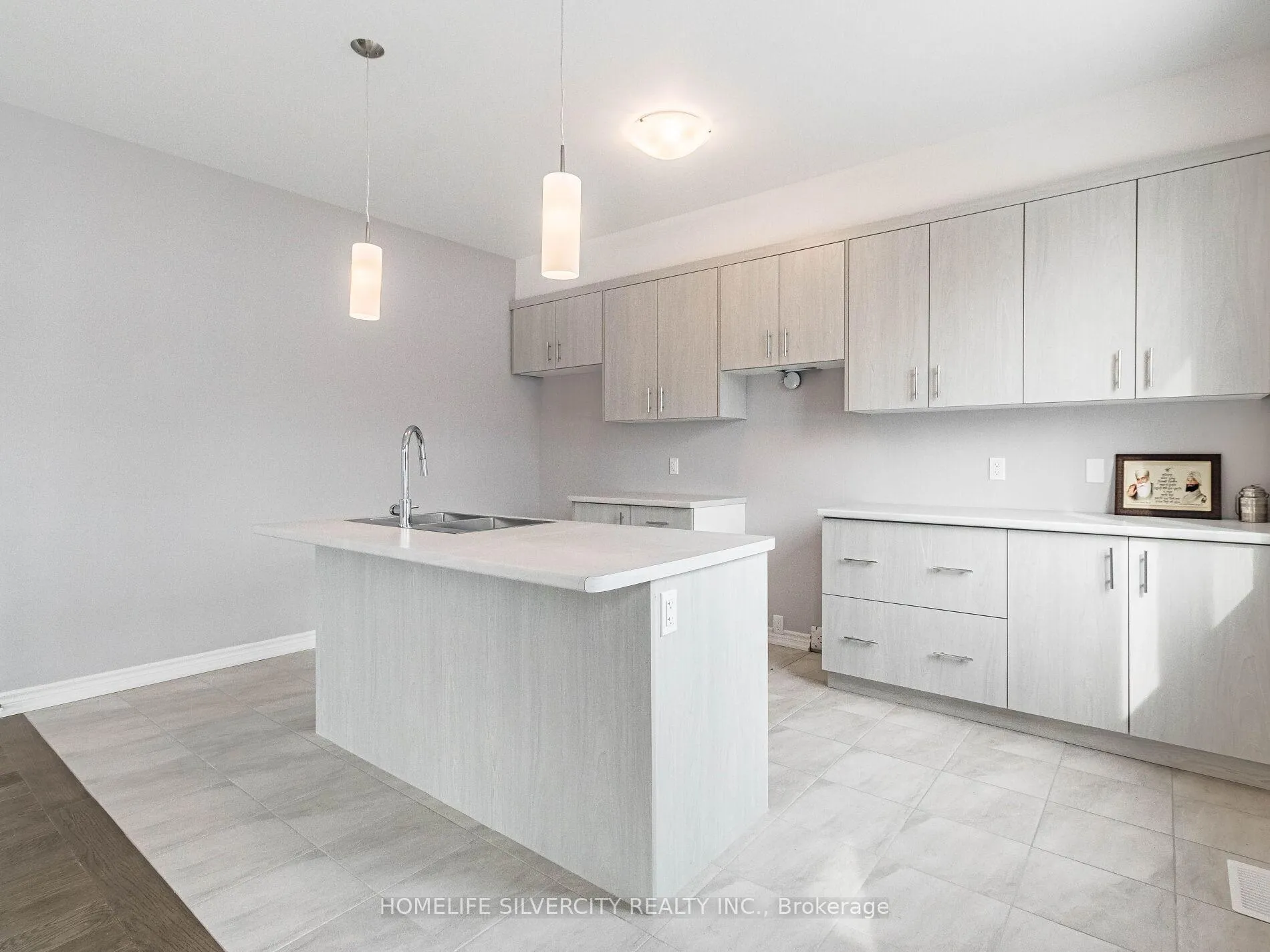 Photo 13 of 215 Southworth Street N, Welland, Lincoln/Crowland — HOMEH