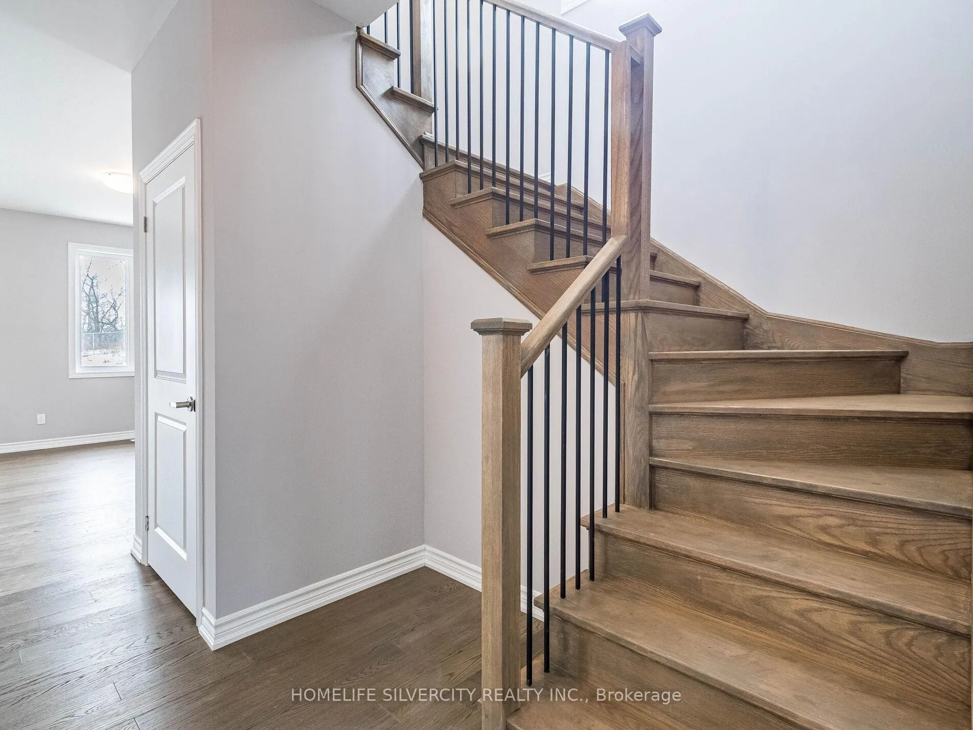 Photo 18 of 215 Southworth Street N, Welland, Lincoln/Crowland — HOMEH