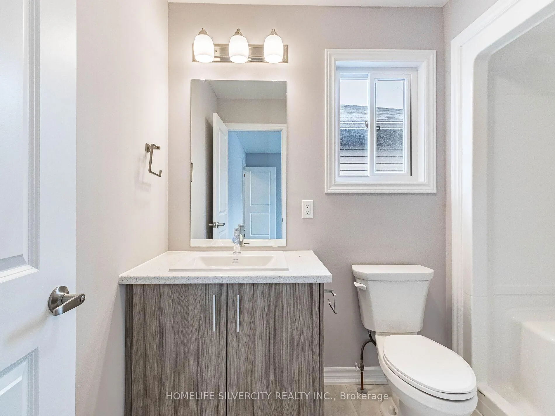 Photo 23 of 215 Southworth Street N, Welland, Lincoln/Crowland — HOMEH