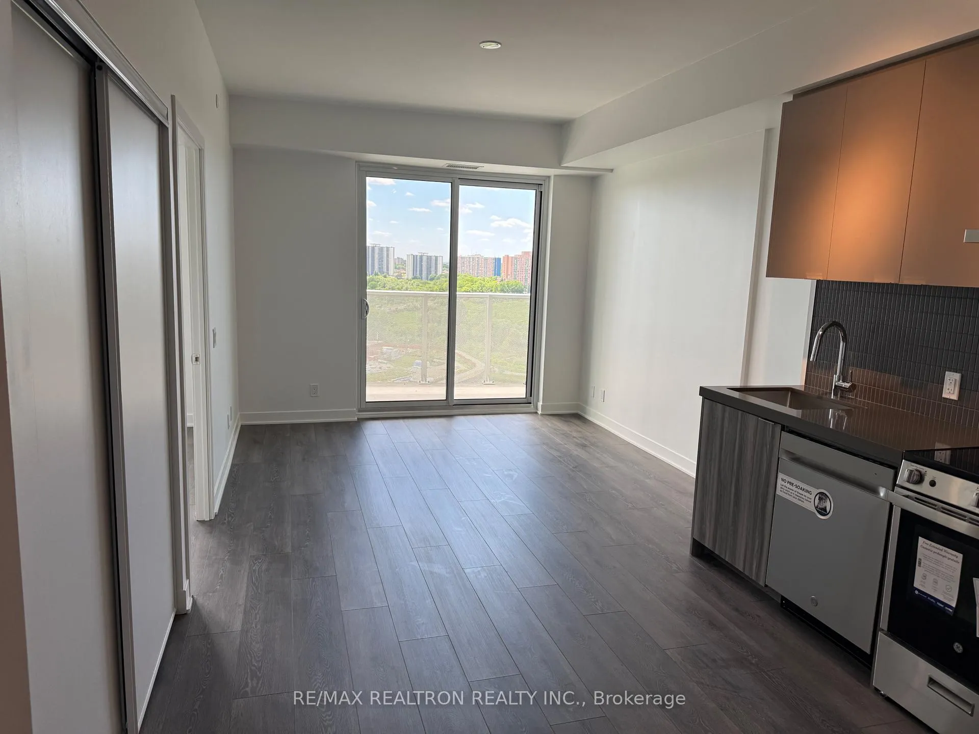 Photo 2 of Unit 1105, 10 Flavelle Trail, Vaughan, Steeles West Industrial — HOMEH