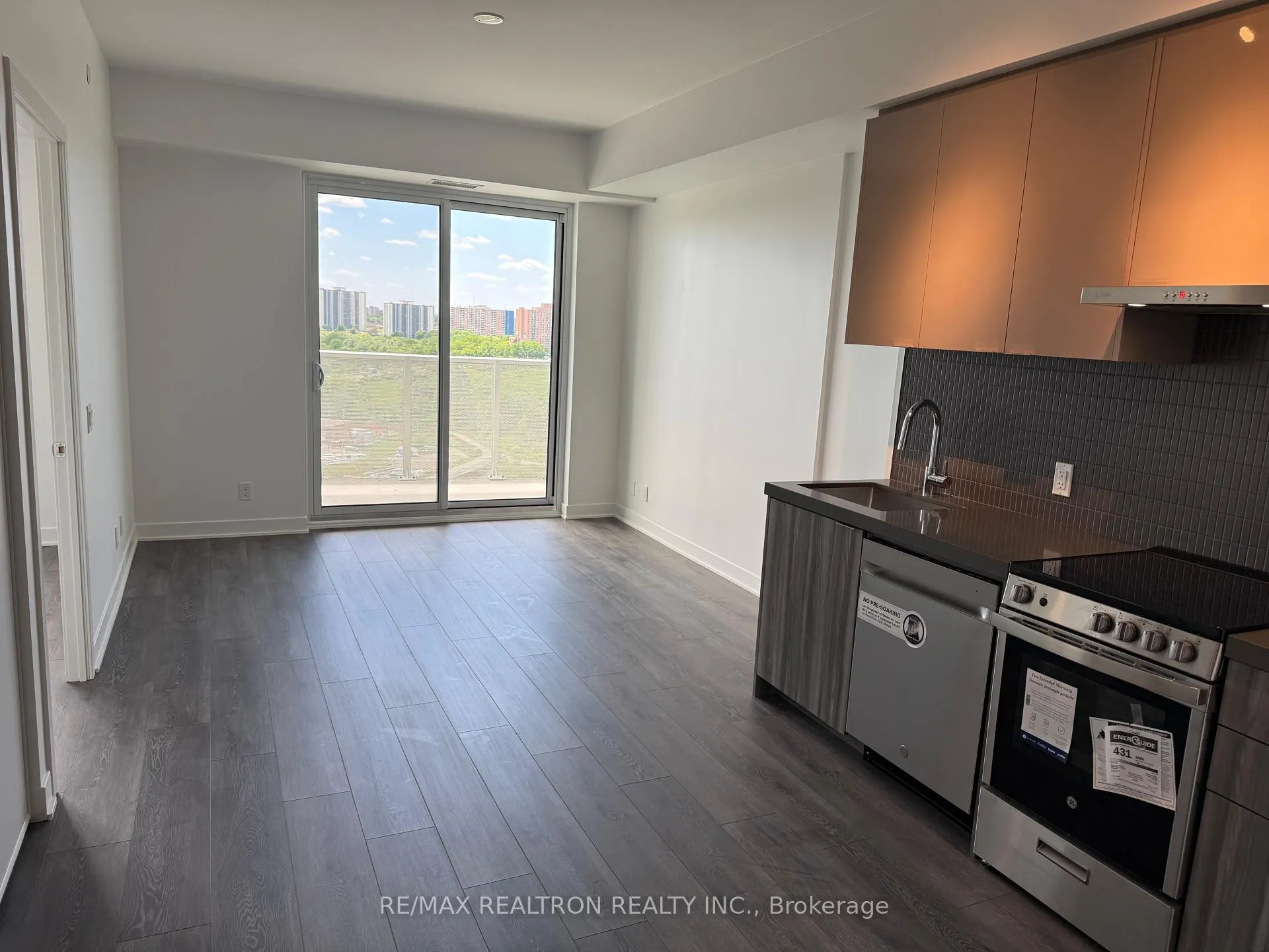 Photo 3 of Unit 1105, 10 Flavelle Trail, Vaughan, Steeles West Industrial — HOMEH