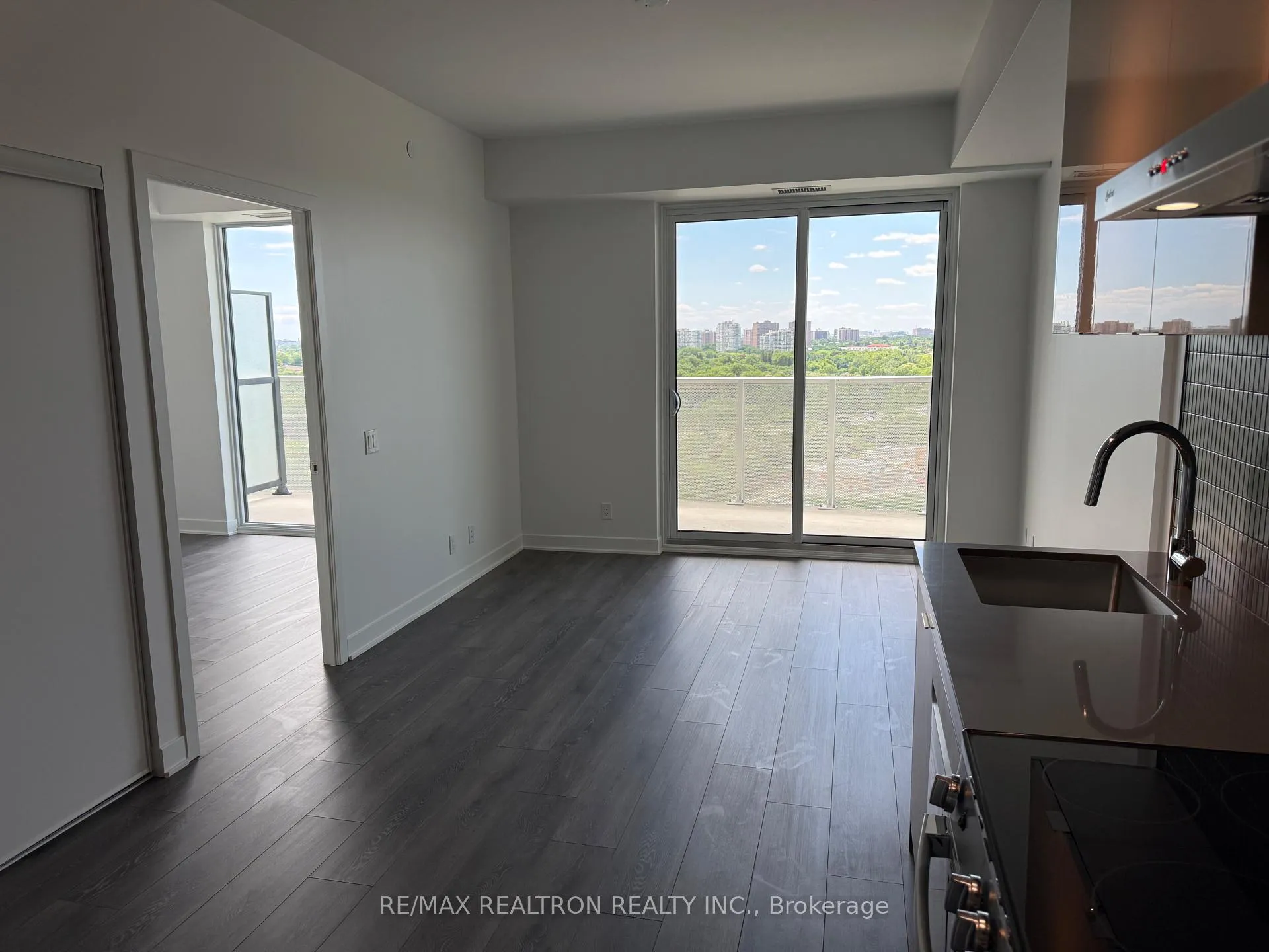 Photo 4 of Unit 1105, 10 Flavelle Trail, Vaughan, Steeles West Industrial — HOMEH