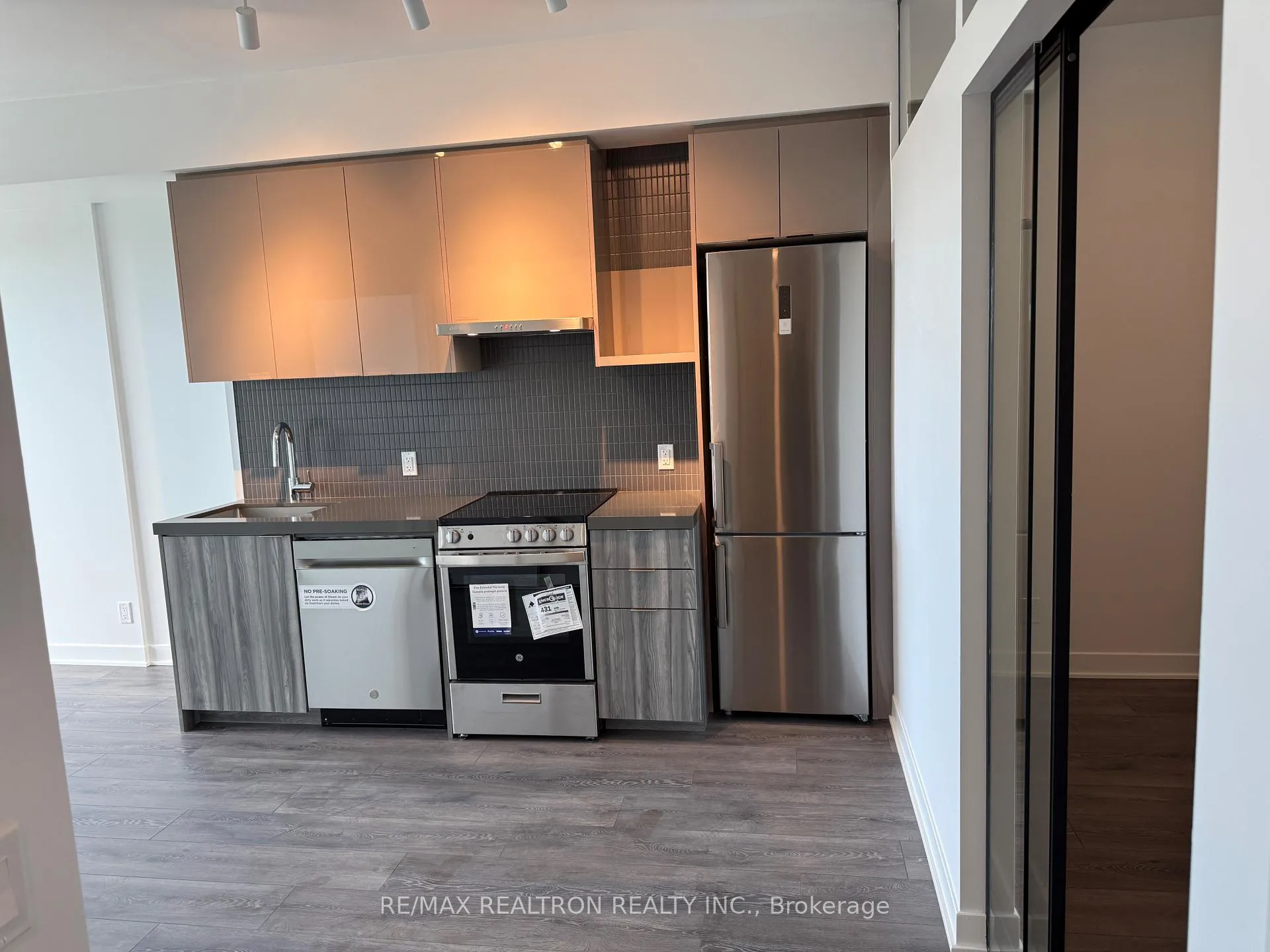 Photo 5 of Unit 1105, 10 Flavelle Trail, Vaughan, Steeles West Industrial — HOMEH