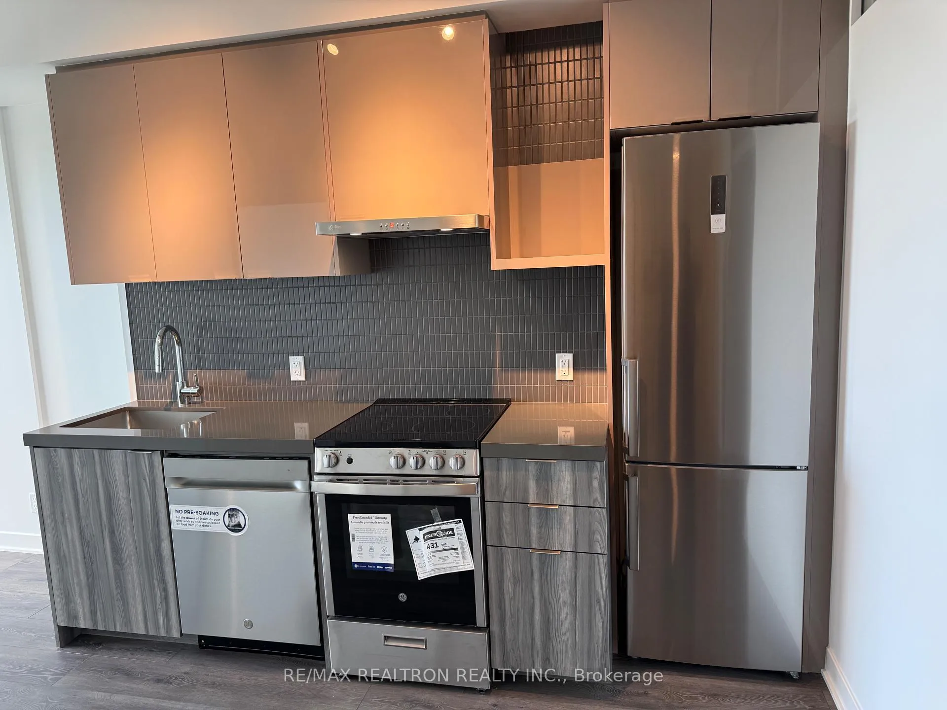 Photo 6 of Unit 1105, 10 Flavelle Trail, Vaughan, Steeles West Industrial — HOMEH