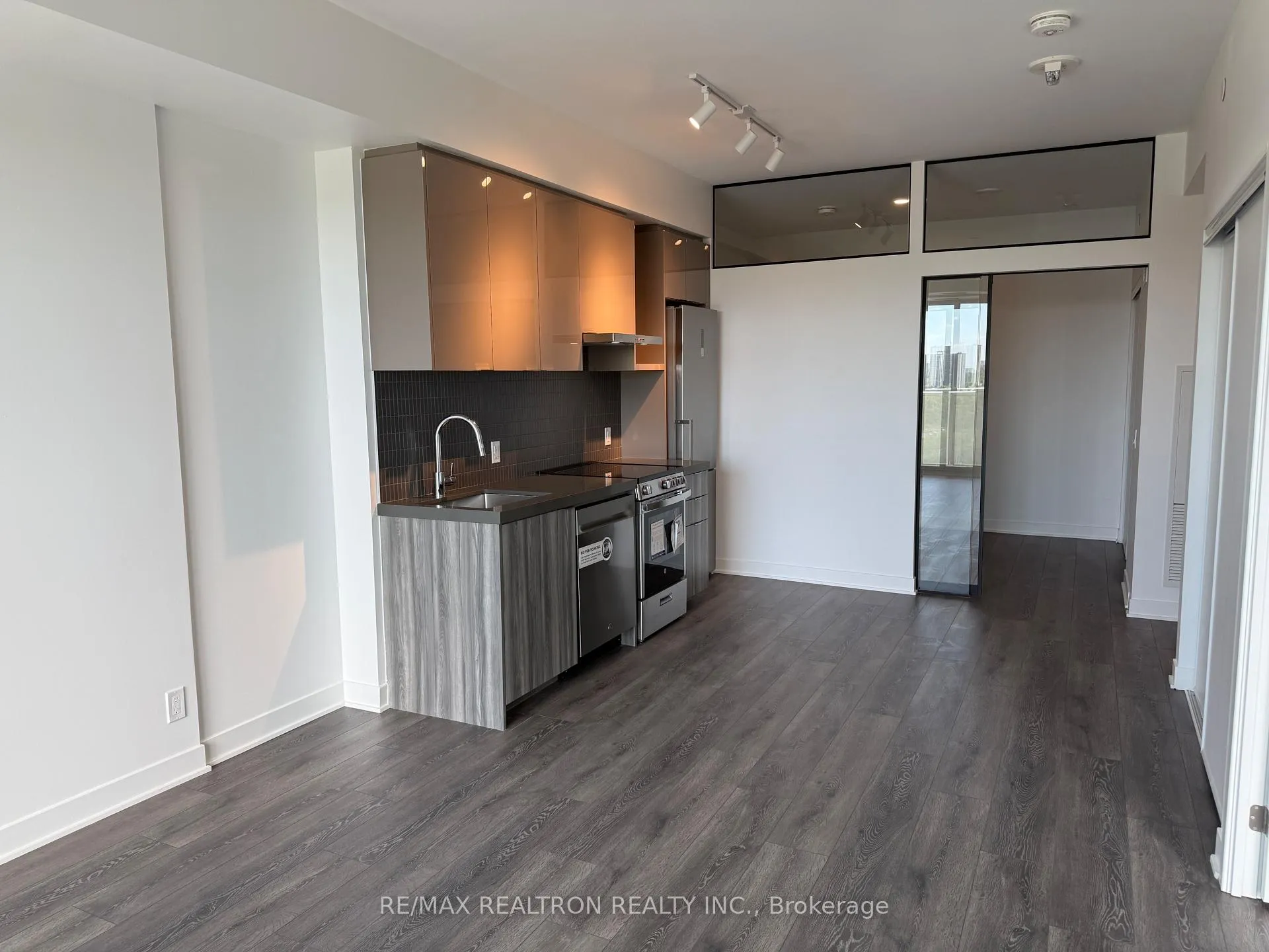 Photo 7 of Unit 1105, 10 Flavelle Trail, Vaughan, Steeles West Industrial — HOMEH