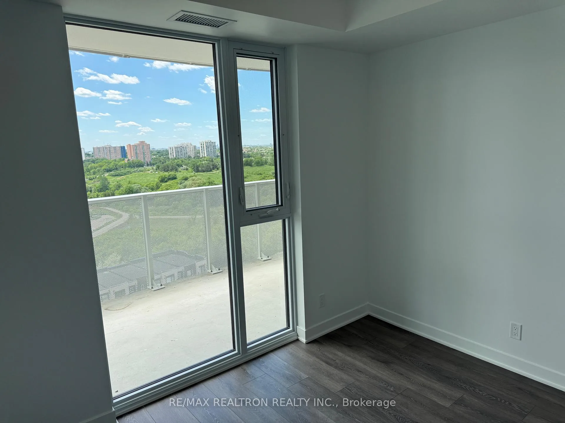 Photo 10 of Unit 1105, 10 Flavelle Trail, Vaughan, Steeles West Industrial — HOMEH