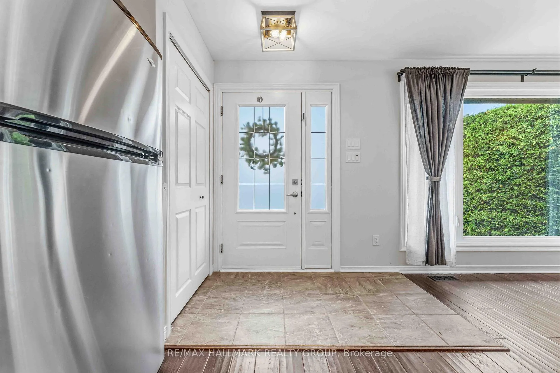 Photo 2 of 352 Mockingbird Drive, Ottawa, Chatelaine Village — HOMEH