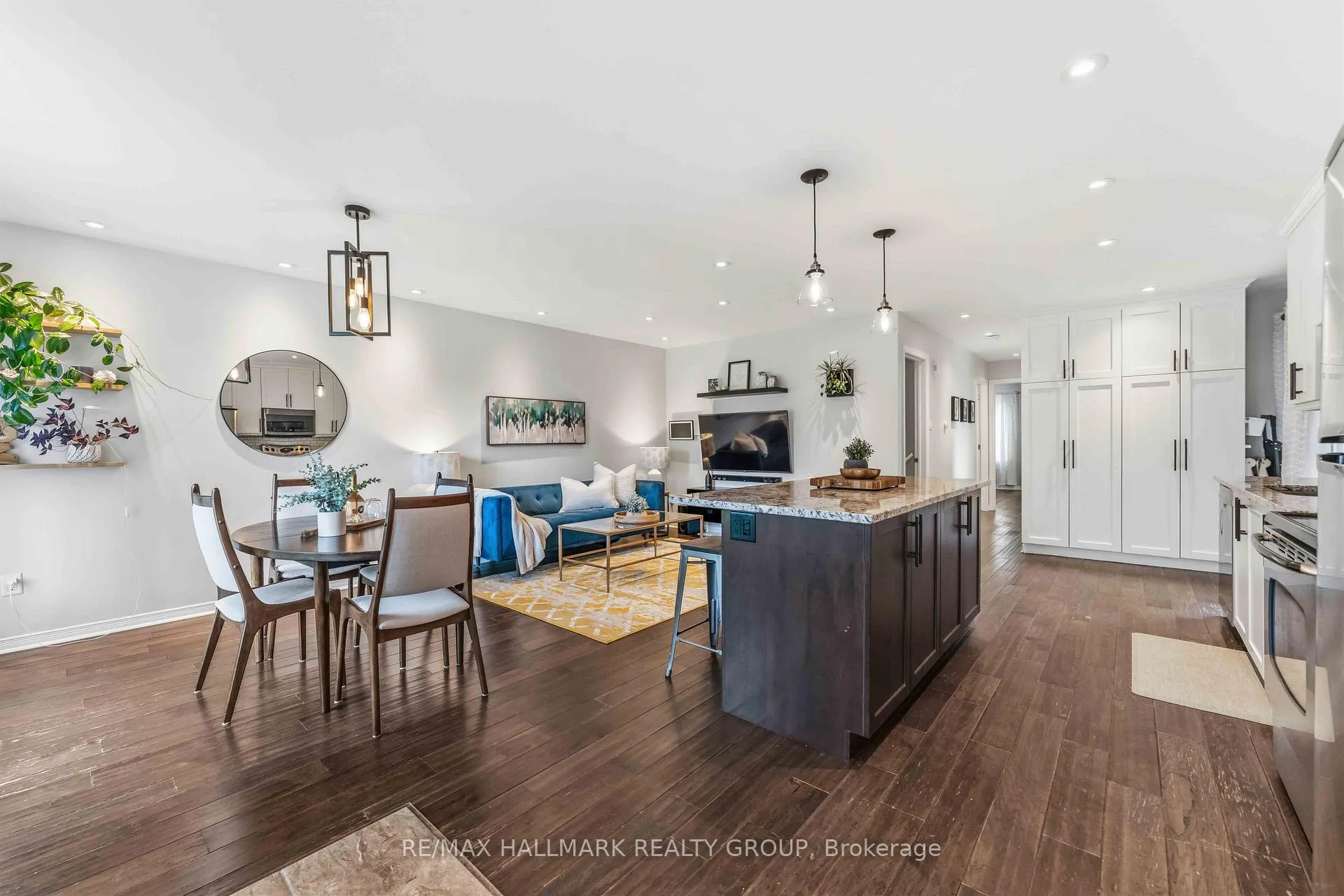 Photo 3 of 352 Mockingbird Drive, Ottawa, Chatelaine Village — HOMEH