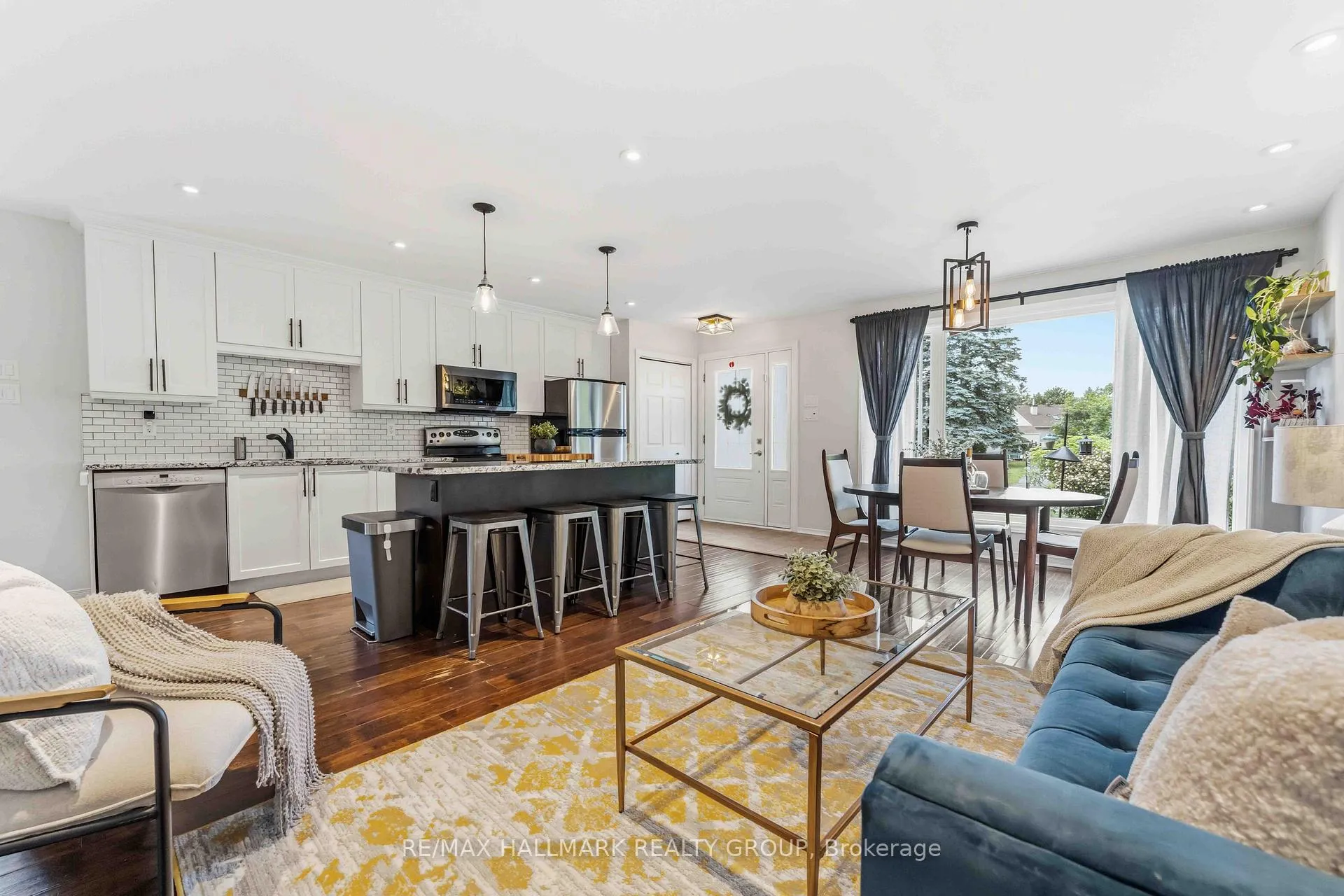Photo 12 of 352 Mockingbird Drive, Ottawa, Chatelaine Village — HOMEH