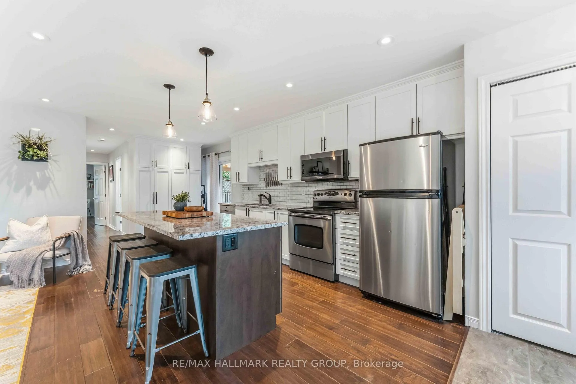 Photo 13 of 352 Mockingbird Drive, Ottawa, Chatelaine Village — HOMEH