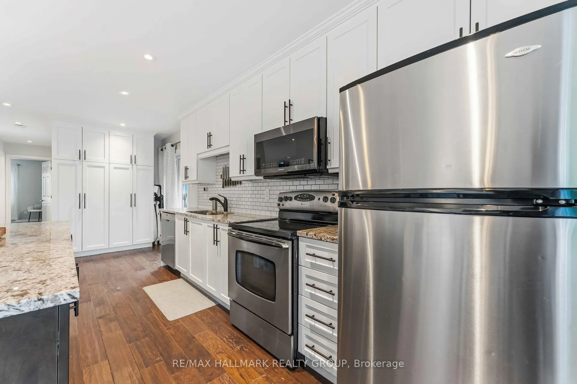 Photo 14 of 352 Mockingbird Drive, Ottawa, Chatelaine Village — HOMEH