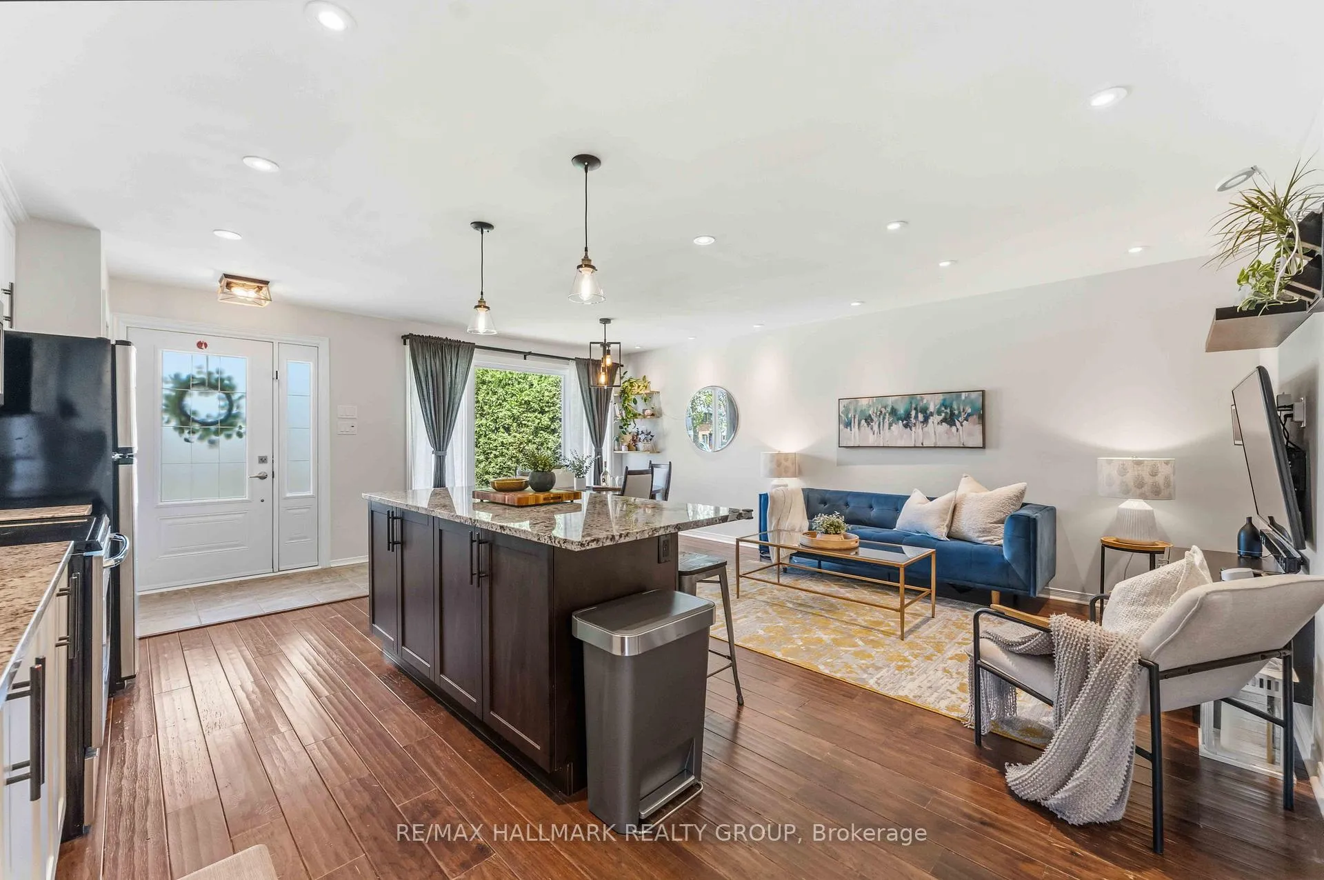 Photo 18 of 352 Mockingbird Drive, Ottawa, Chatelaine Village — HOMEH