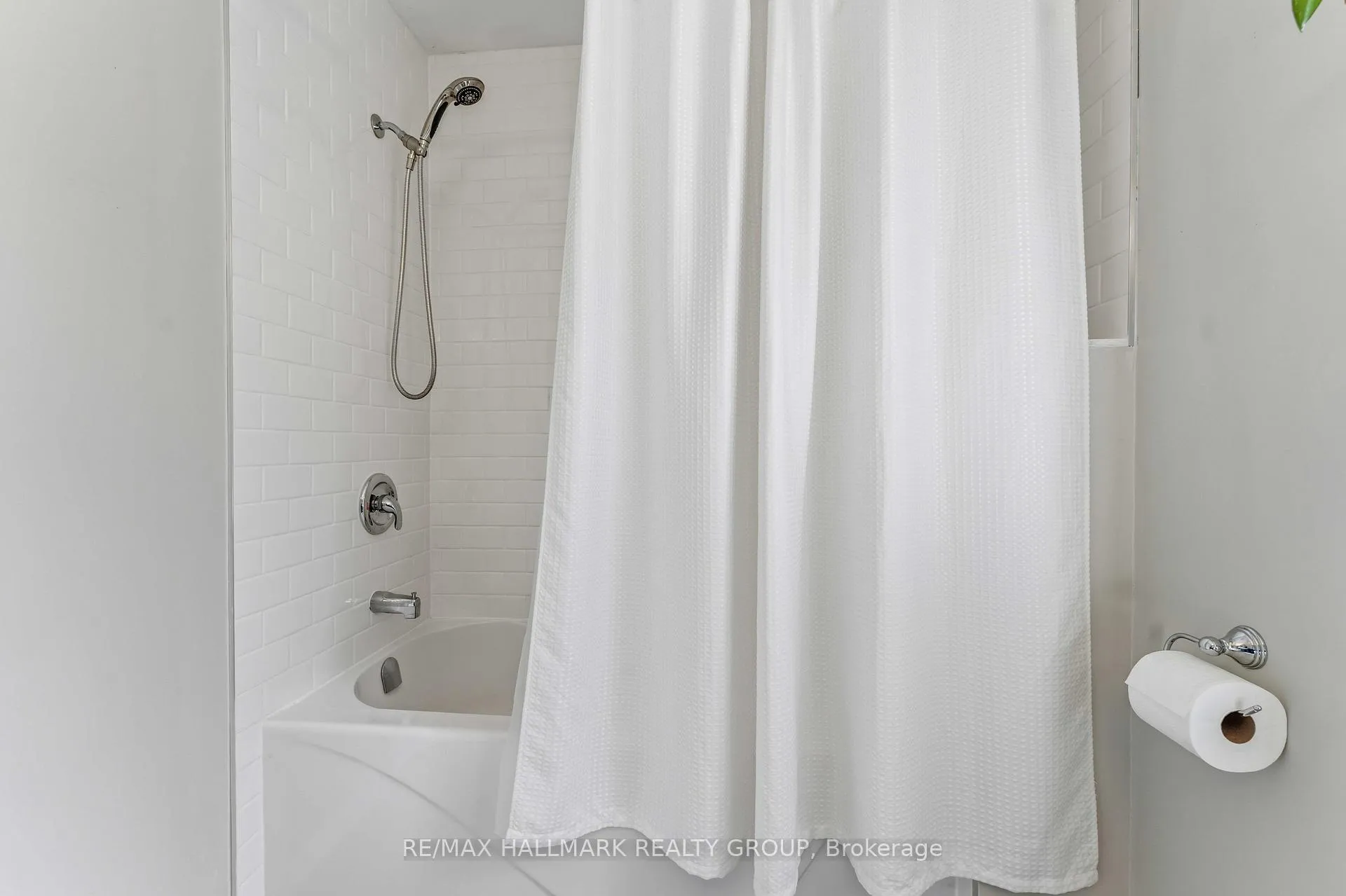 Photo 29 of 352 Mockingbird Drive, Ottawa, Chatelaine Village — HOMEH