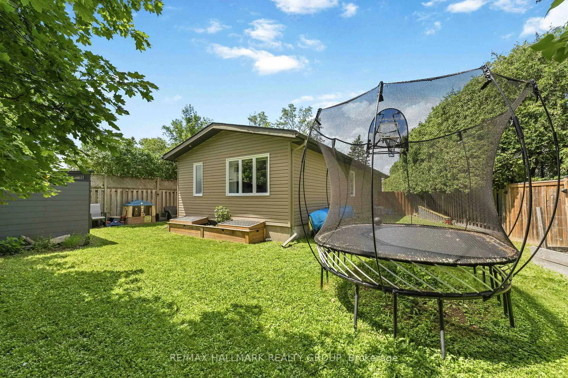Photo 45 of 352 Mockingbird Drive, Ottawa, Chatelaine Village — HOMEH