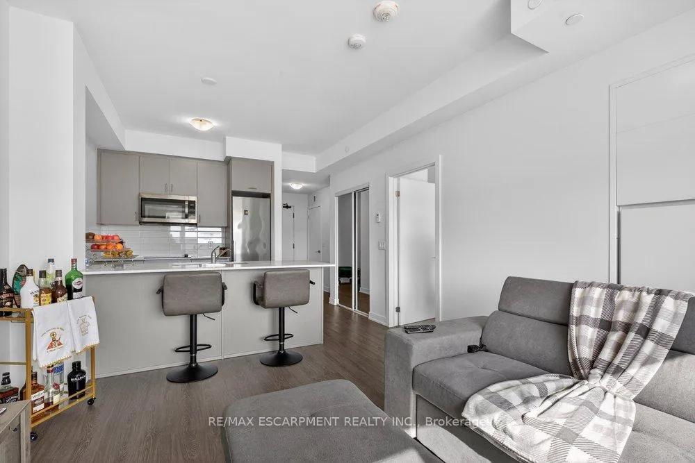 Photo 1 of Unit 302, 600 North Service Road, Hamilton, Lakeshore — HOMEH