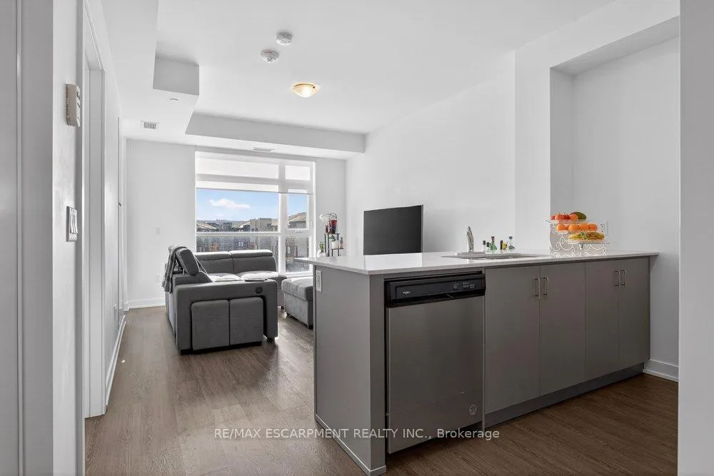 Photo 3 of Unit 302, 600 North Service Road, Hamilton, Lakeshore — HOMEH