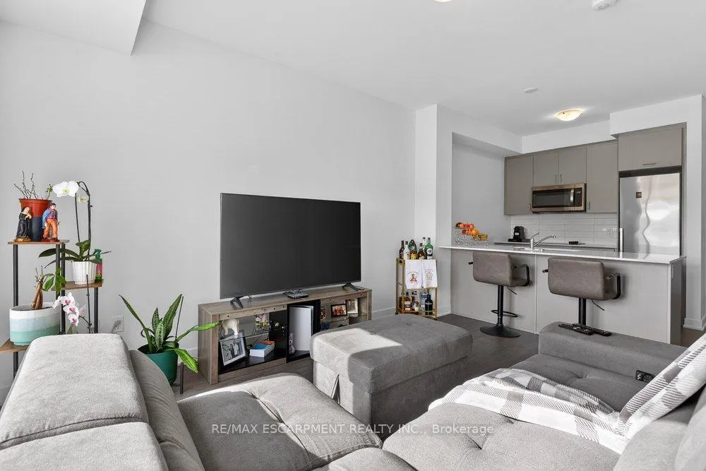 Photo 4 of Unit 302, 600 North Service Road, Hamilton, Lakeshore — HOMEH