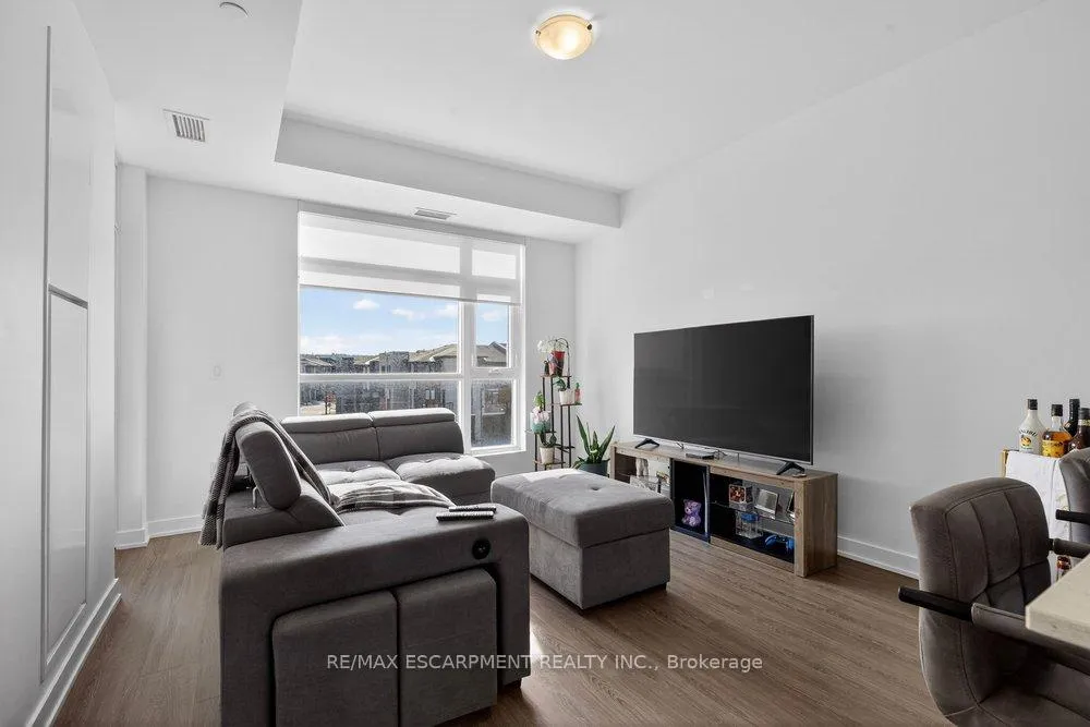 Photo 5 of Unit 302, 600 North Service Road, Hamilton, Lakeshore — HOMEH