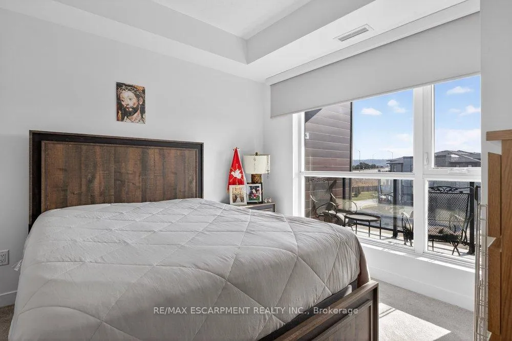 Photo 6 of Unit 302, 600 North Service Road, Hamilton, Lakeshore — HOMEH