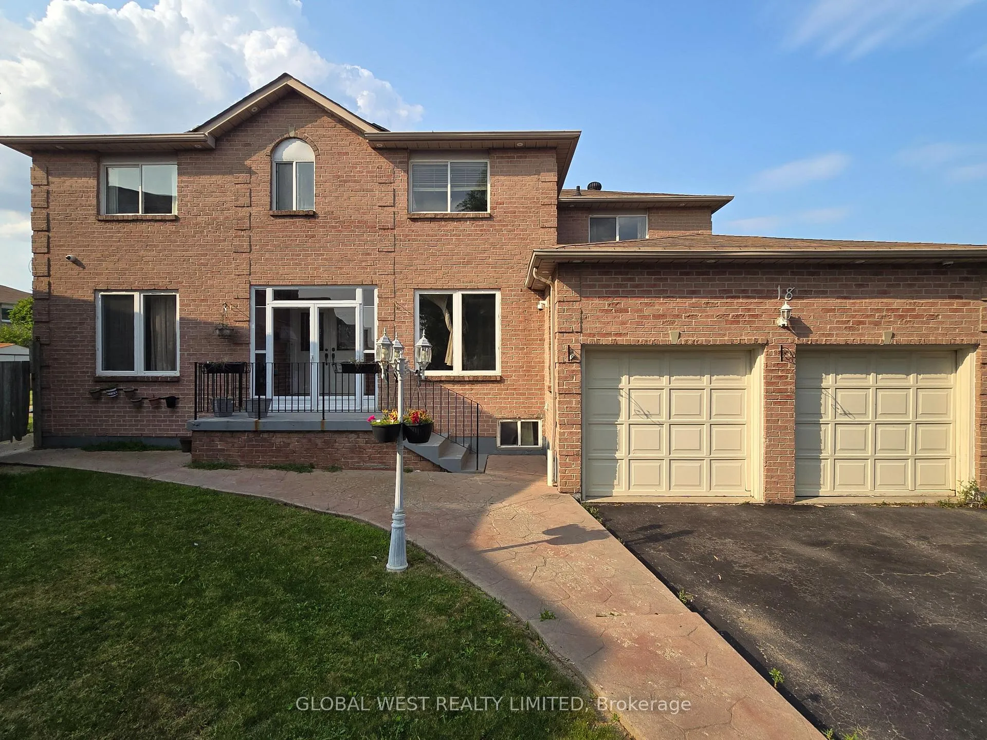 Photo 1 of 18 Samson Court, Brampton, Fletcher's Creek South — HOMEH