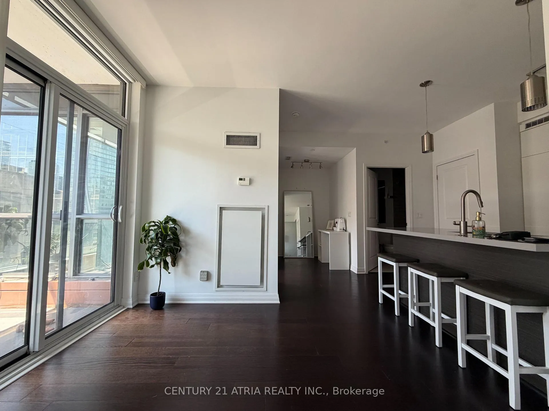 Photo 5 of Unit 1906, 8 Mercer Street, Toronto, Waterfront Communities — HOMEH