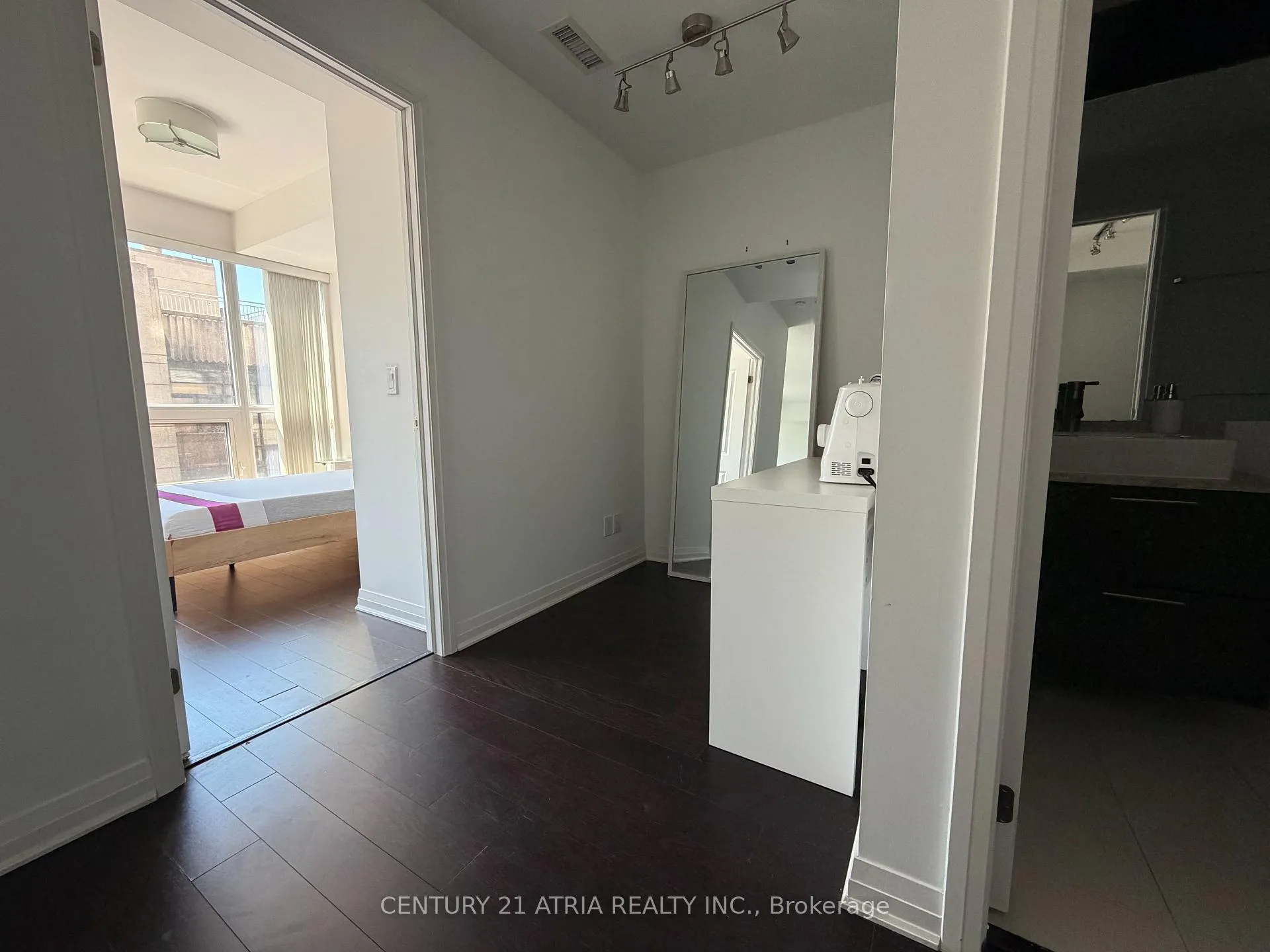 Photo 11 of Unit 1906, 8 Mercer Street, Toronto, Waterfront Communities — HOMEH
