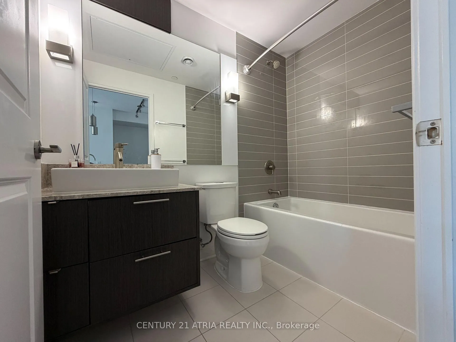 Photo 14 of Unit 1906, 8 Mercer Street, Toronto, Waterfront Communities — HOMEH