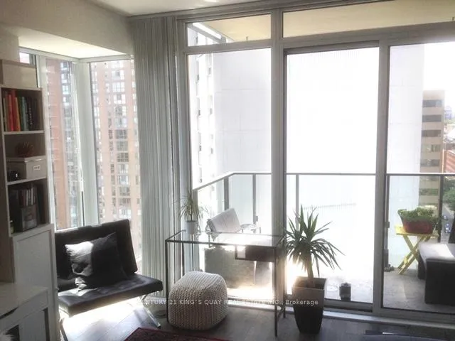 Photo 6 of Unit 1405, 75 St. Nicholas Street, Toronto, Bay Street Corridor — HOMEH