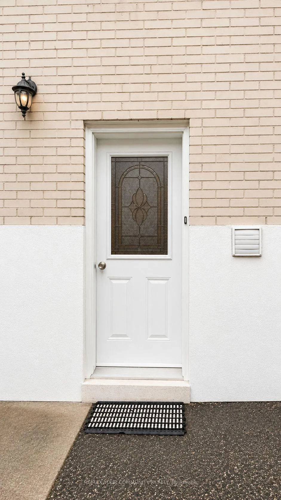 Front of Unit Lower, 328 Woodsworth Road