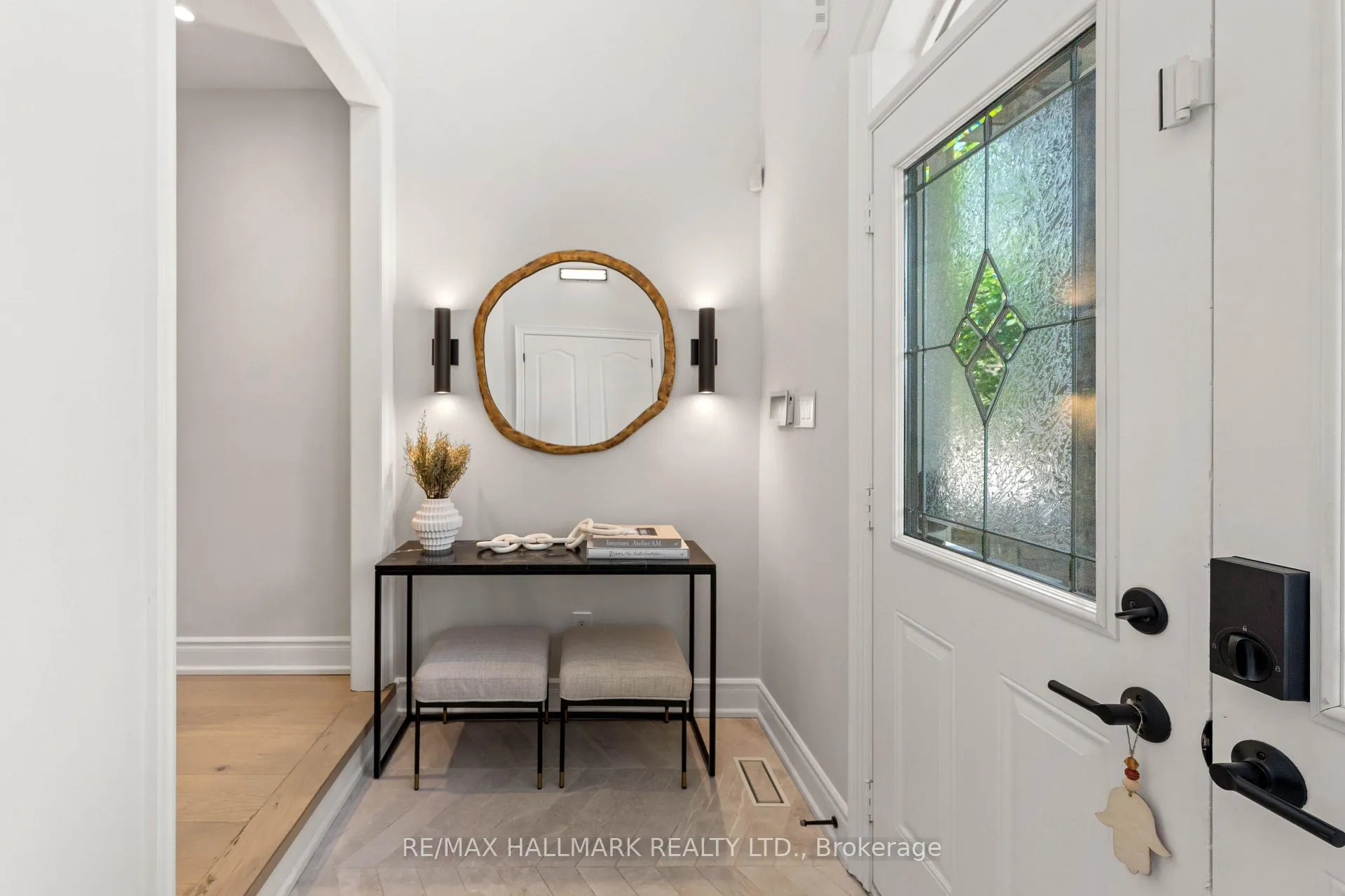Photo 4 of 42 Yarden Drive, Vaughan, Patterson — HOMEH
